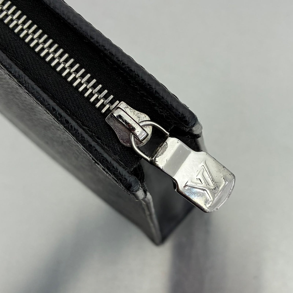 Louis Vuitton Pochette Voyage MM Taiga