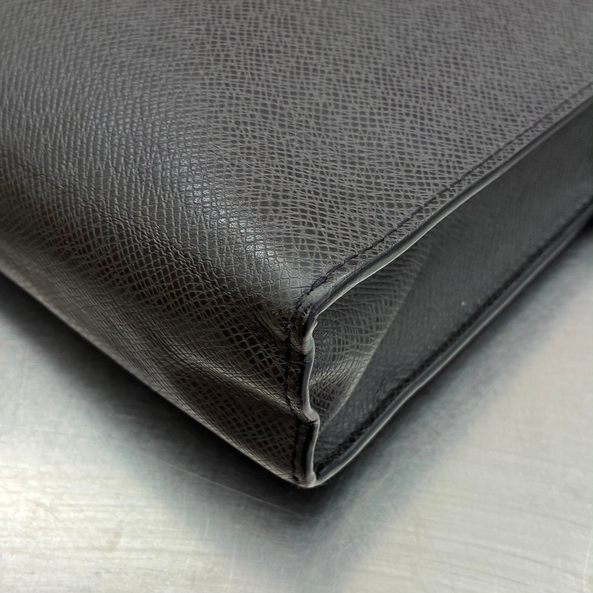 Louis Vuitton Pochette Voyage MM Taiga
