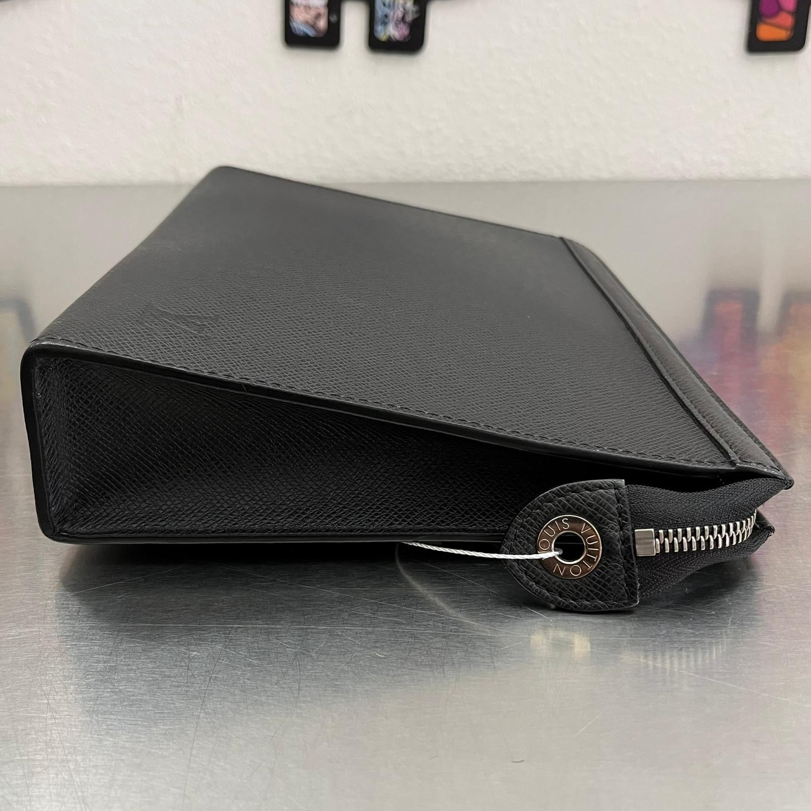 Louis Vuitton Pochette Voyage MM Taiga