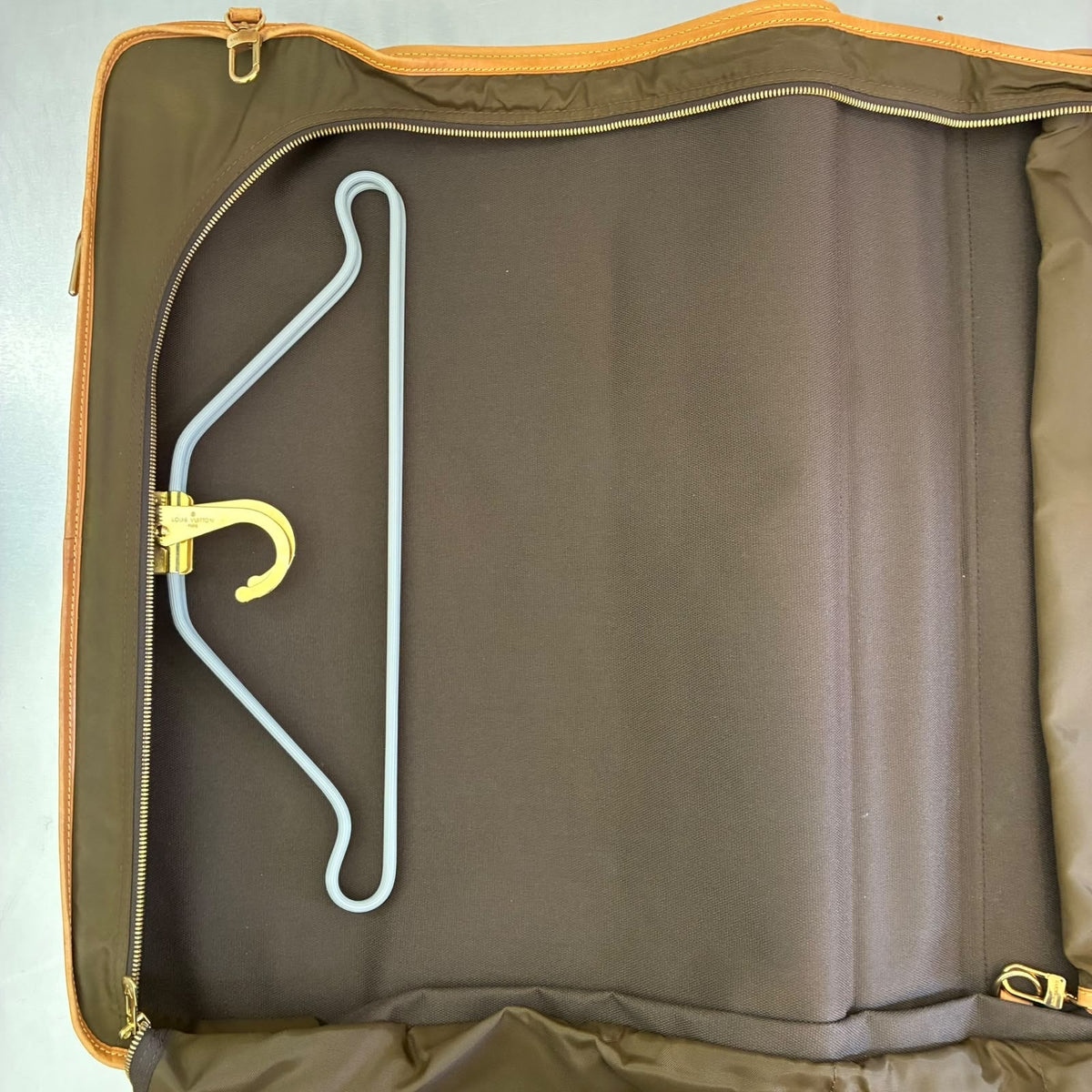 Louis Vuitton Portable Cabin Monogam Kleiderhülle
