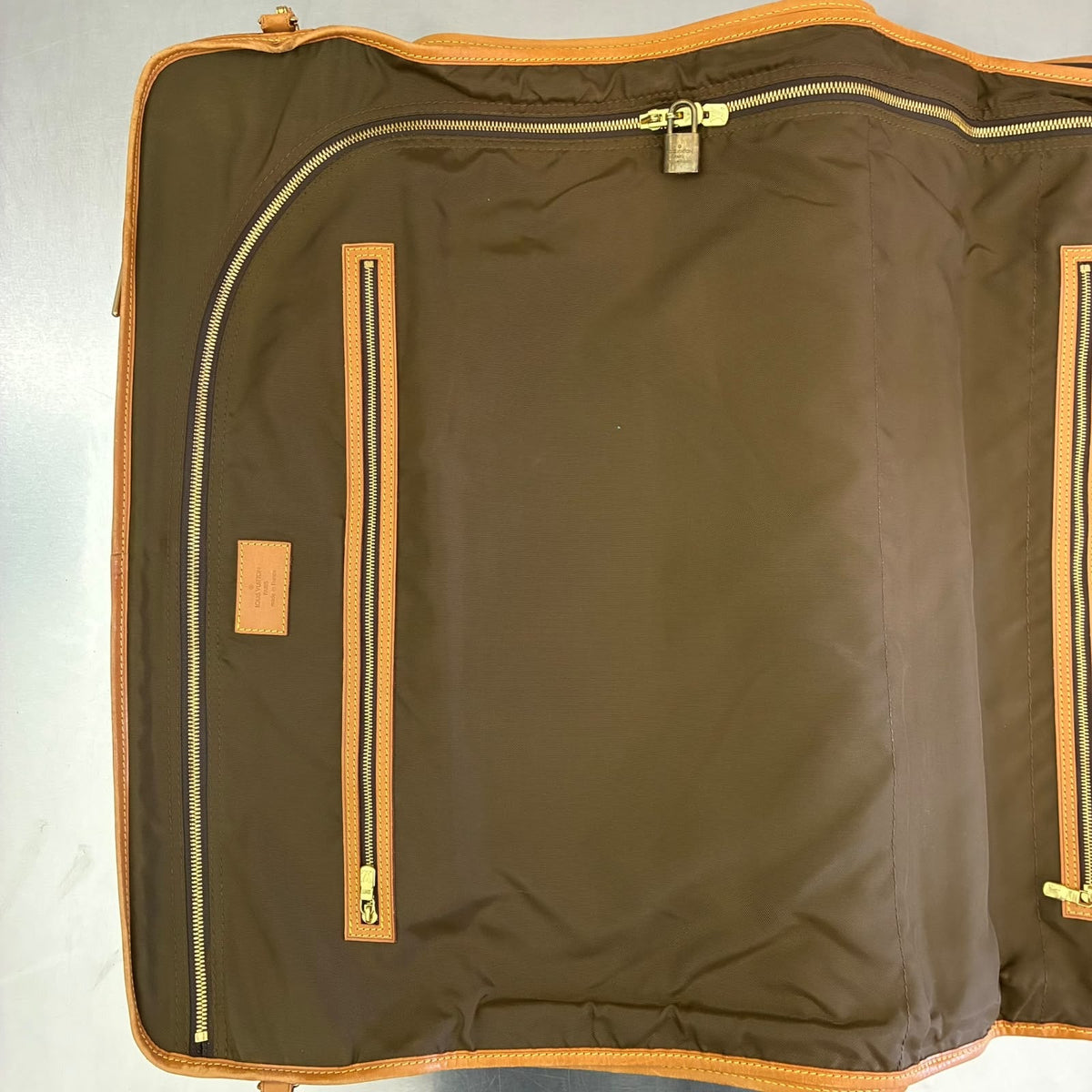 Louis Vuitton Portable Cabin Monogam Kleiderhülle