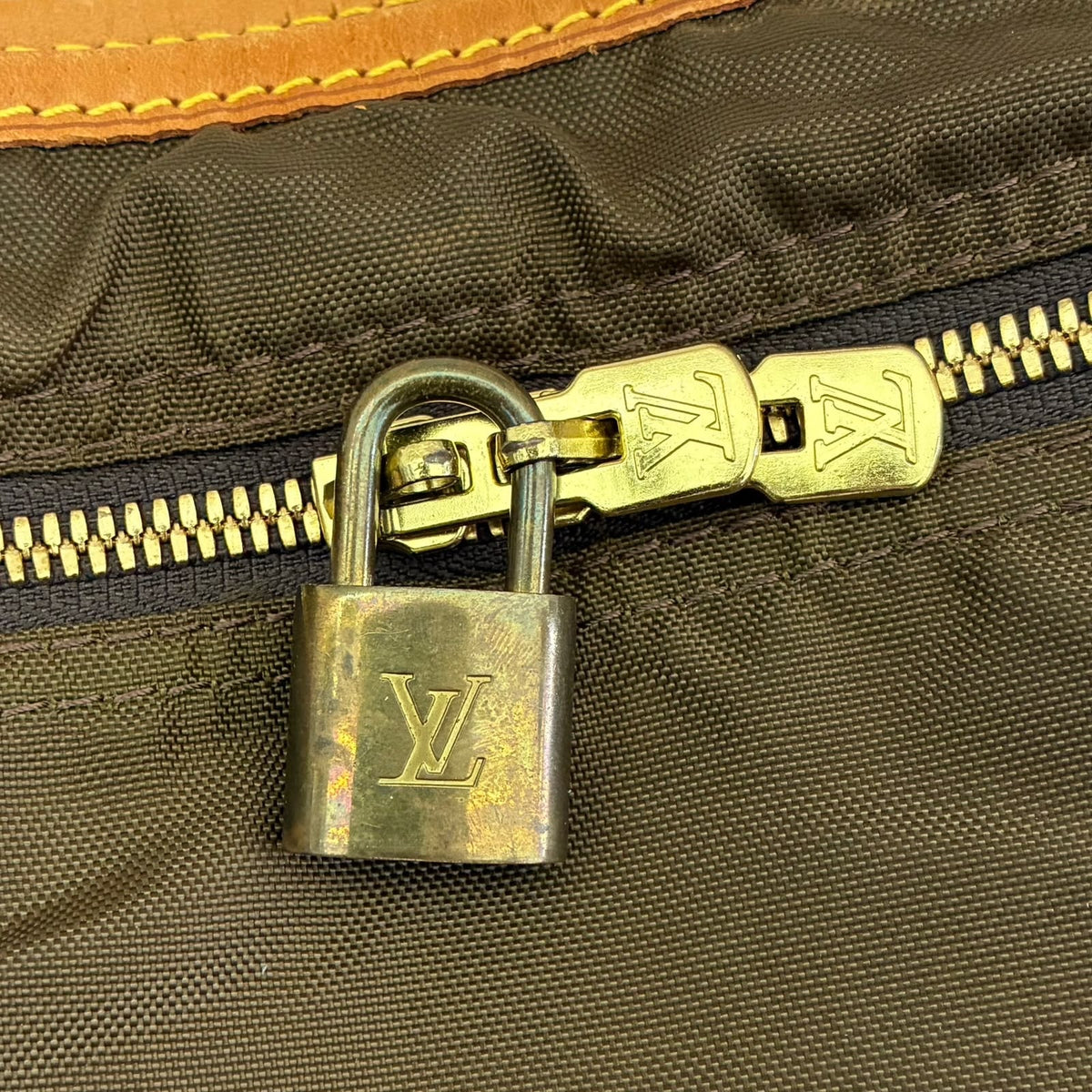 Louis Vuitton Portable Cabin Monogam Kleiderhülle