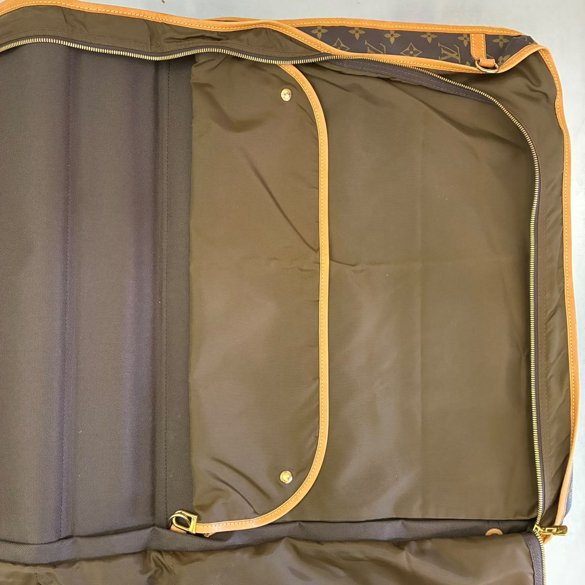 Louis Vuitton Portable Cabin Monogam Kleiderhülle