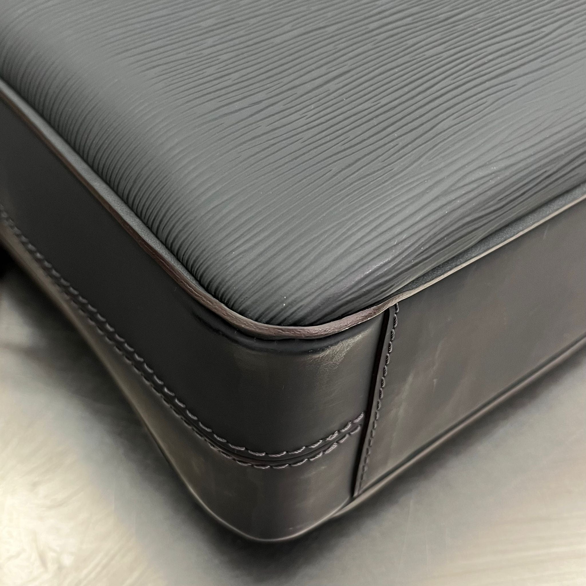 Louis Vuitton Porte Documents Epi