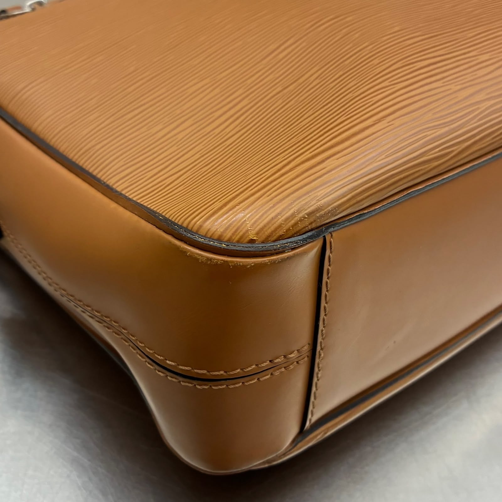 Louis Vuitton Porte Documents Epi