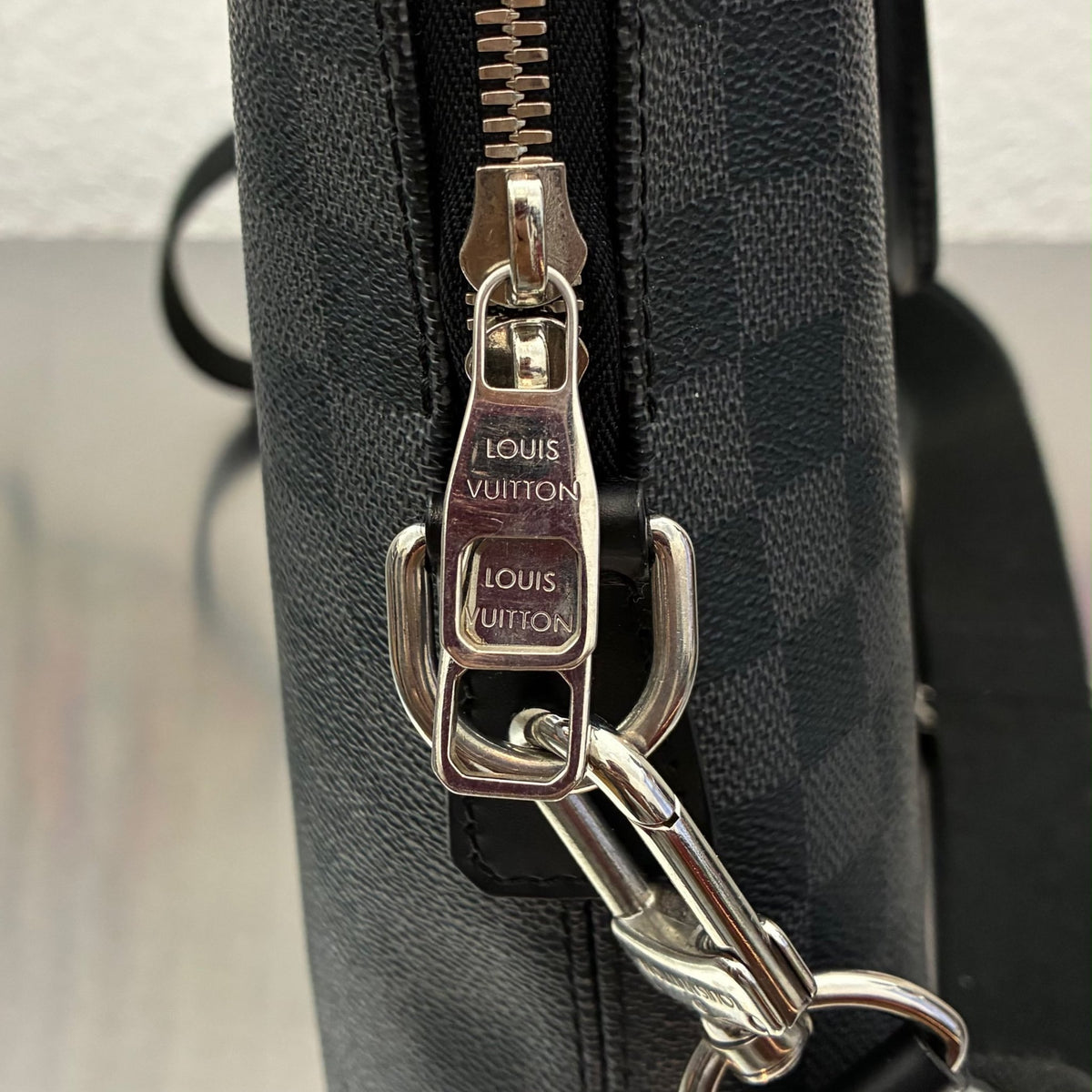Louis Vuitton Porte Documents Jour Damier Graphite