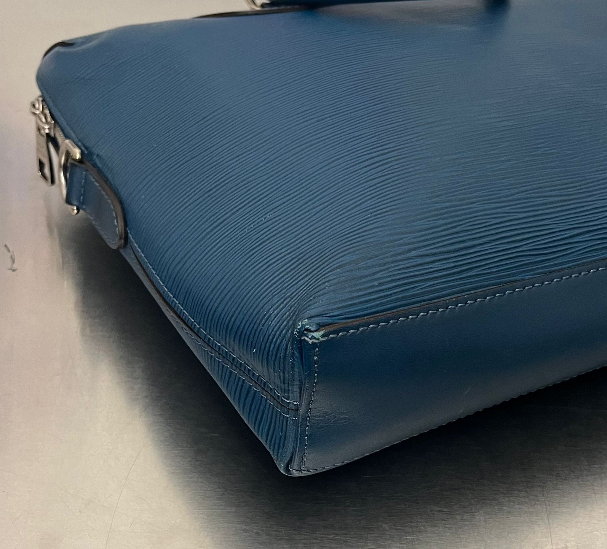 Louis Vuitton Porte Documents Jour Epi