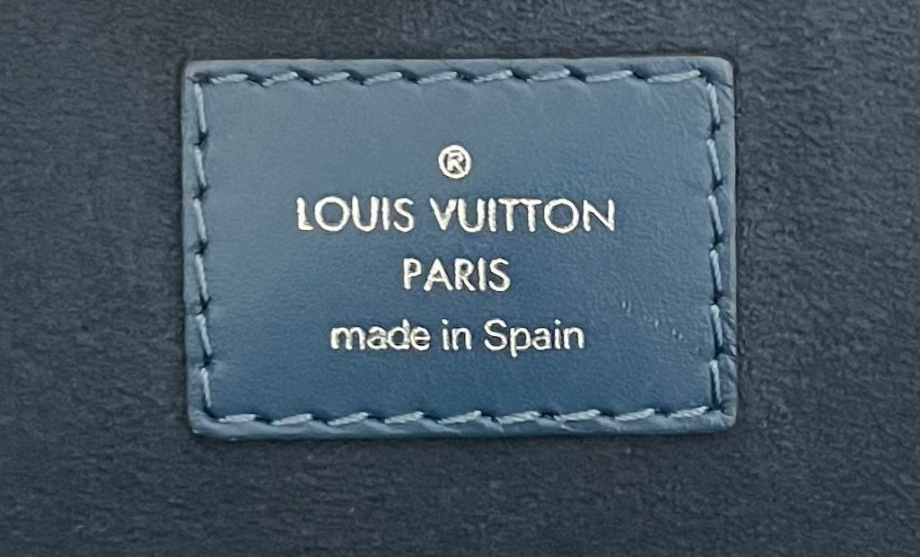 Louis Vuitton Porte Documents Jour Epi