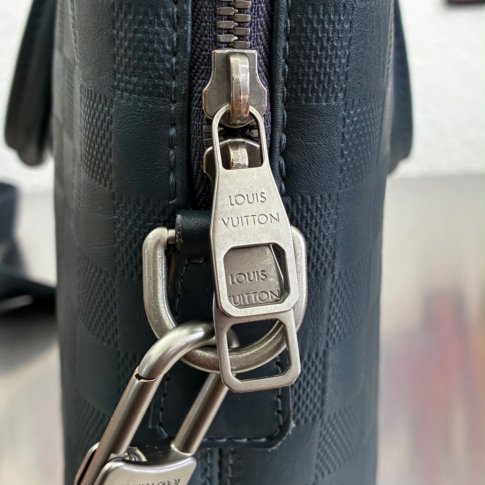 Louis Vuitton Porte Documents Jour Infini