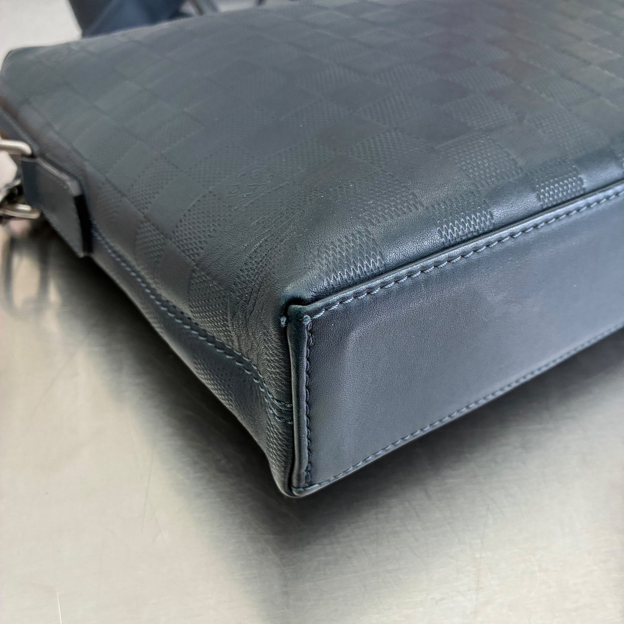 Louis Vuitton Porte Documents Jour Infini