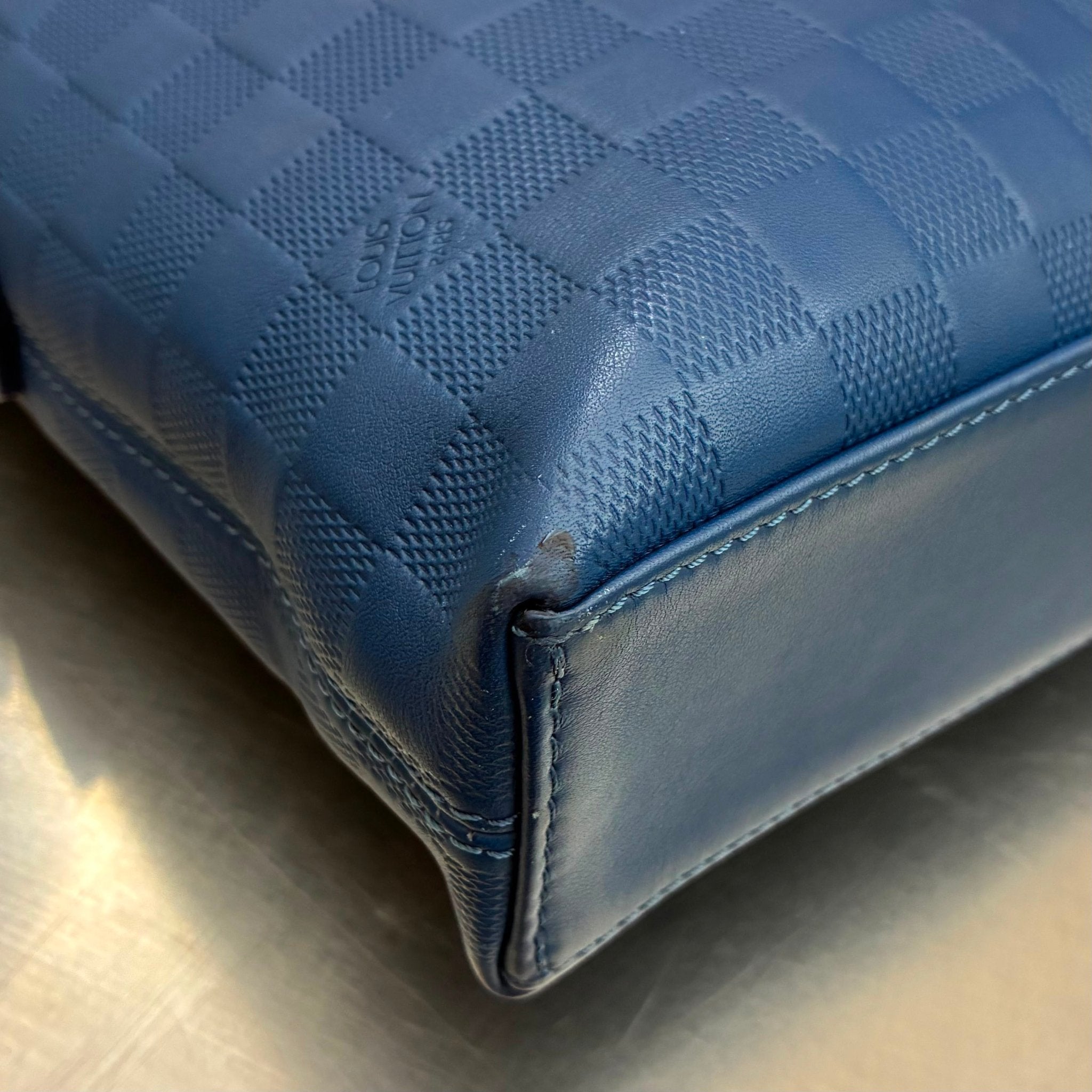 Louis Vuitton Porte Documents Jour Infini