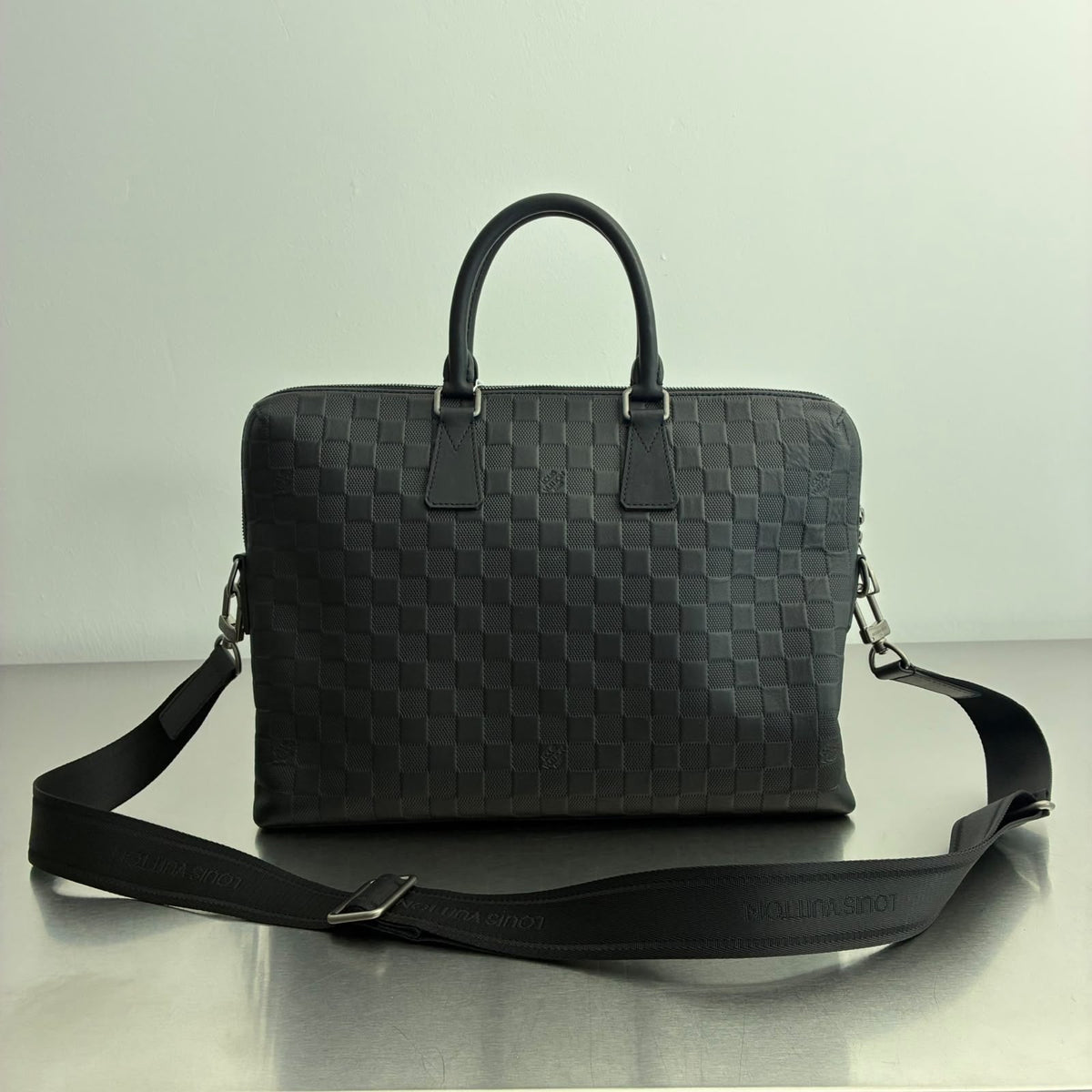 Louis Vuitton Porte Documents Jour Voyage Damier Infini