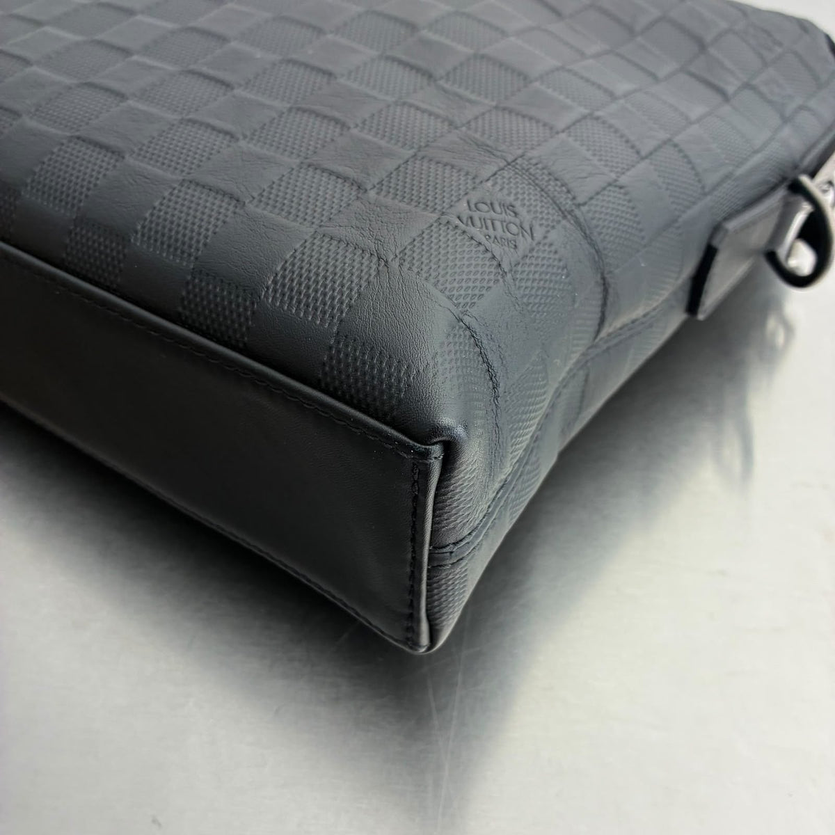 Louis Vuitton Porte Documents Jour Voyage Damier Infini