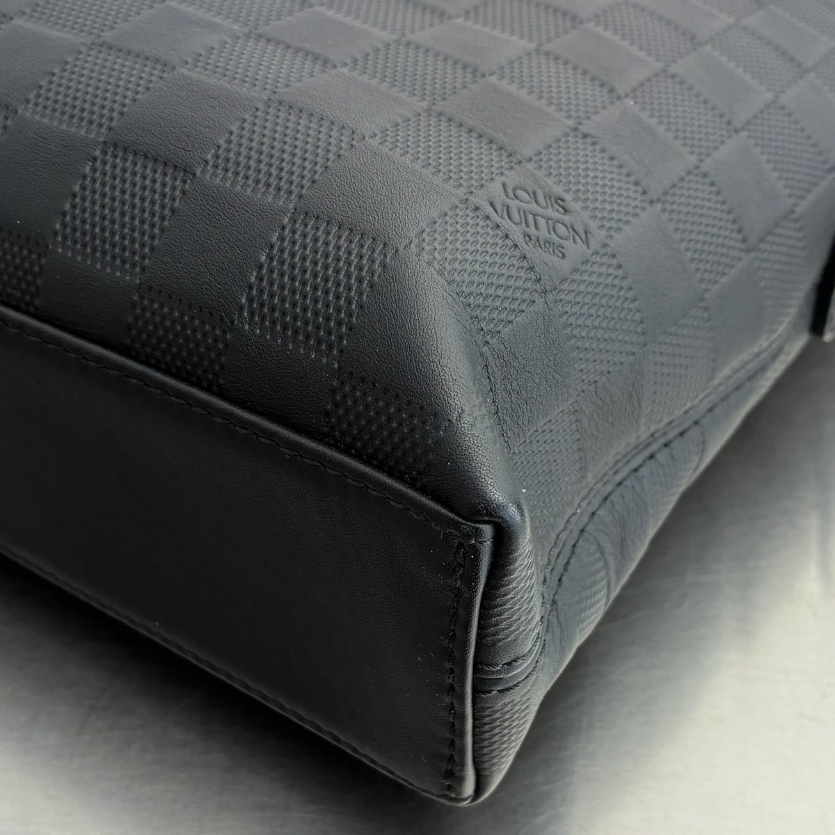 Louis Vuitton Porte Documents Jour Voyage Damier Infini