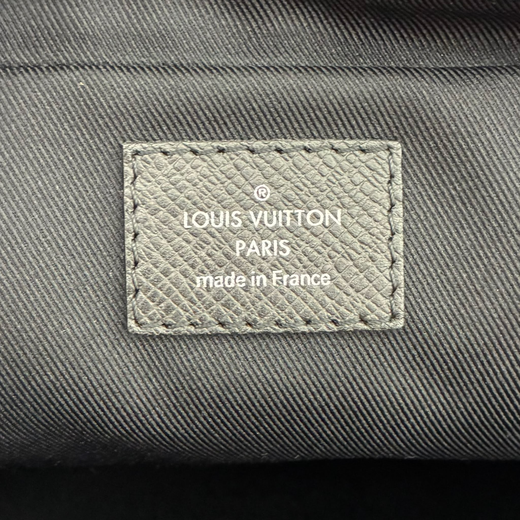 Louis Vuitton Porte Documents Taiga