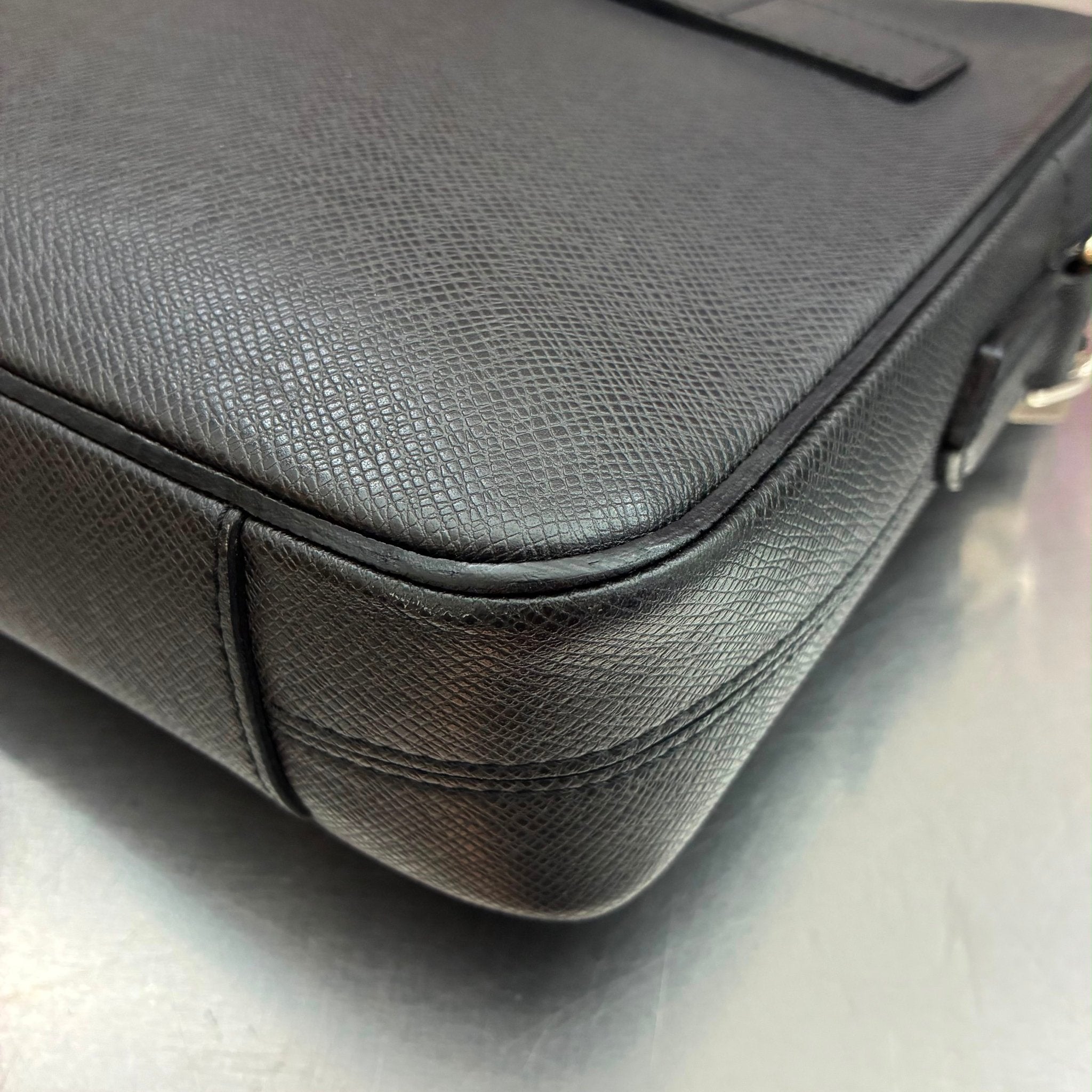 Louis Vuitton Porte Documents Taiga