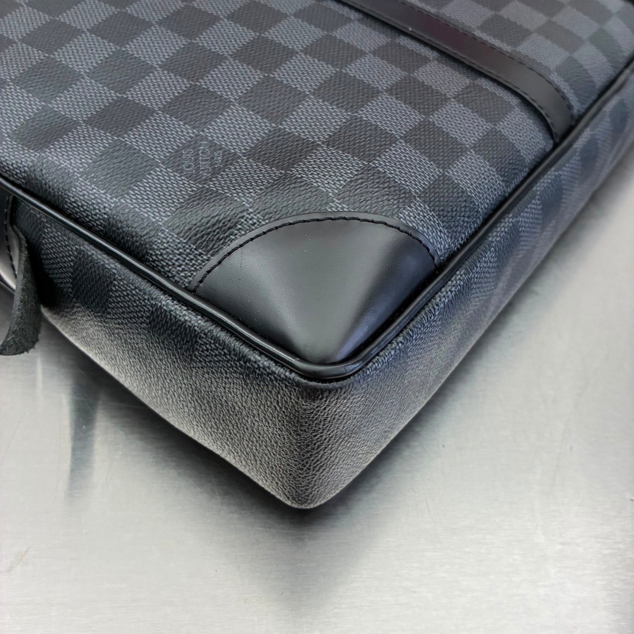 Louis Vuitton Porte Documents Voyage Damier Graphite