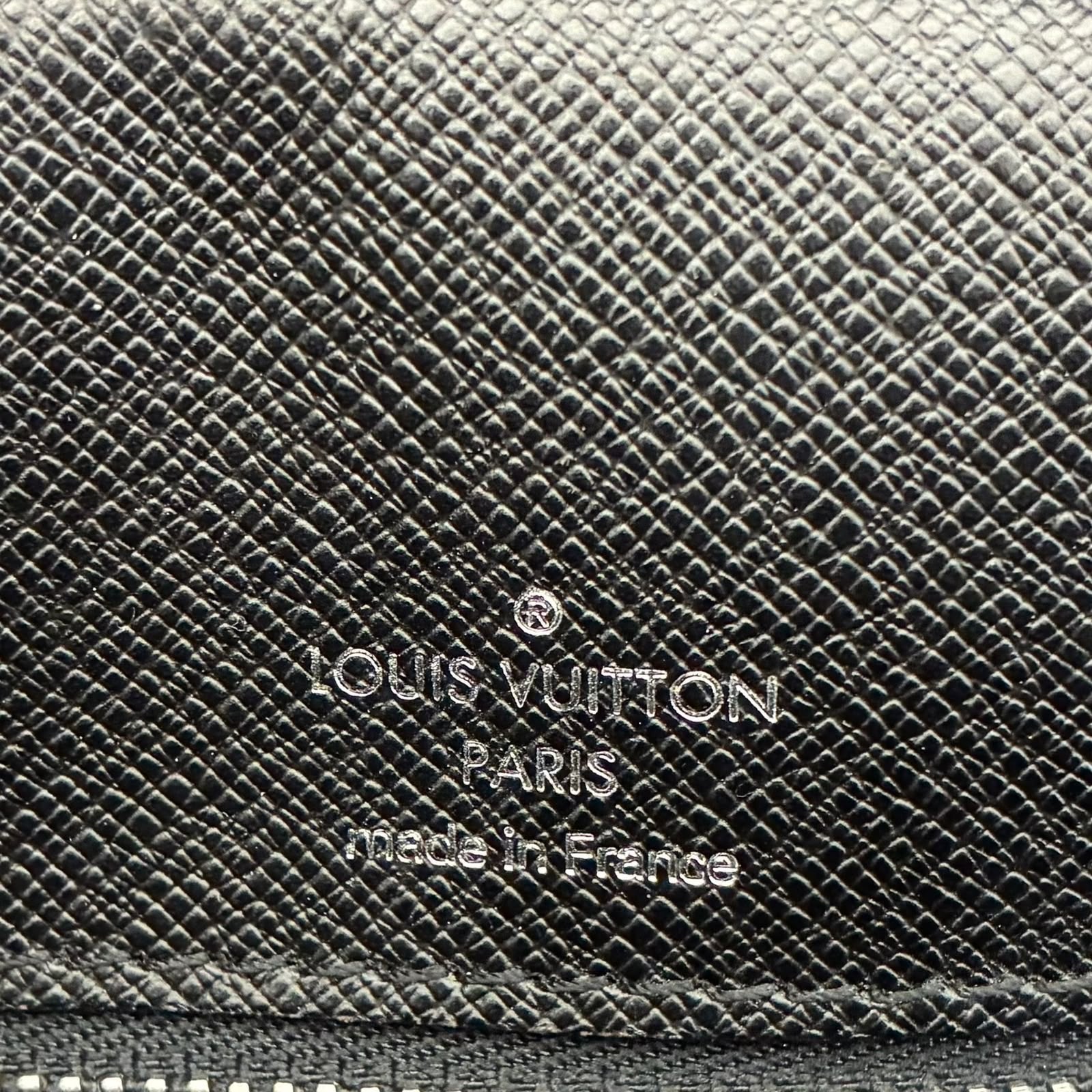 Louis Vuitton Porte Documents Voyage Epi