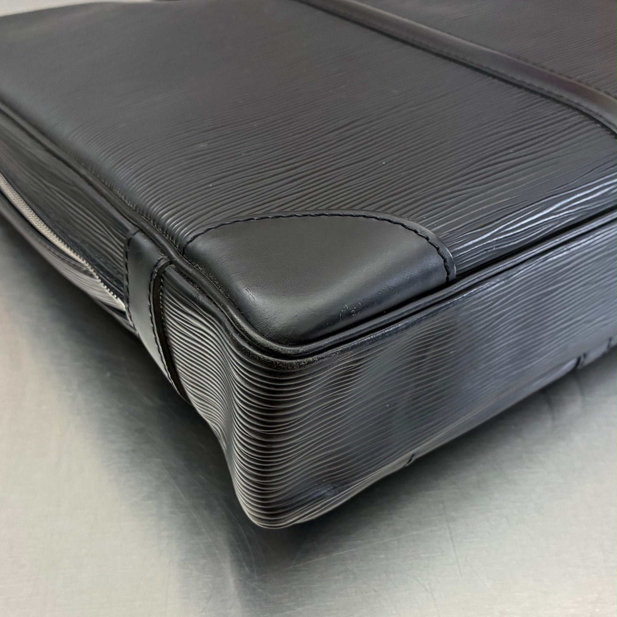 Louis Vuitton Porte Documents Voyage Epi