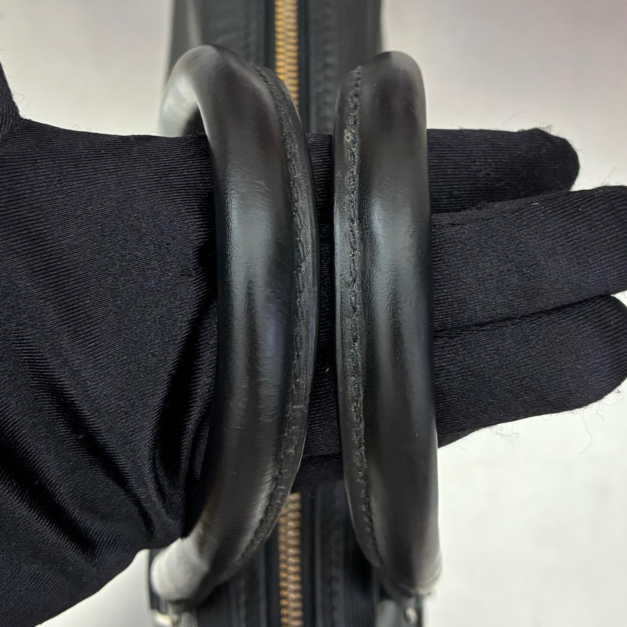 Louis Vuitton Porte Documents Voyage Epi