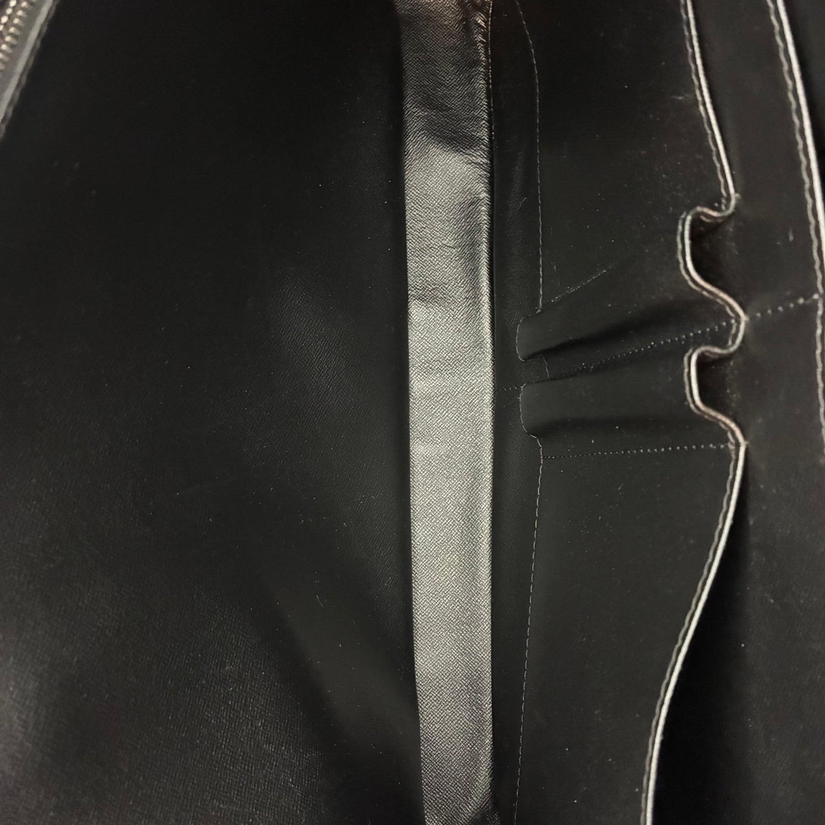Louis Vuitton Porte Documents Voyage Epi