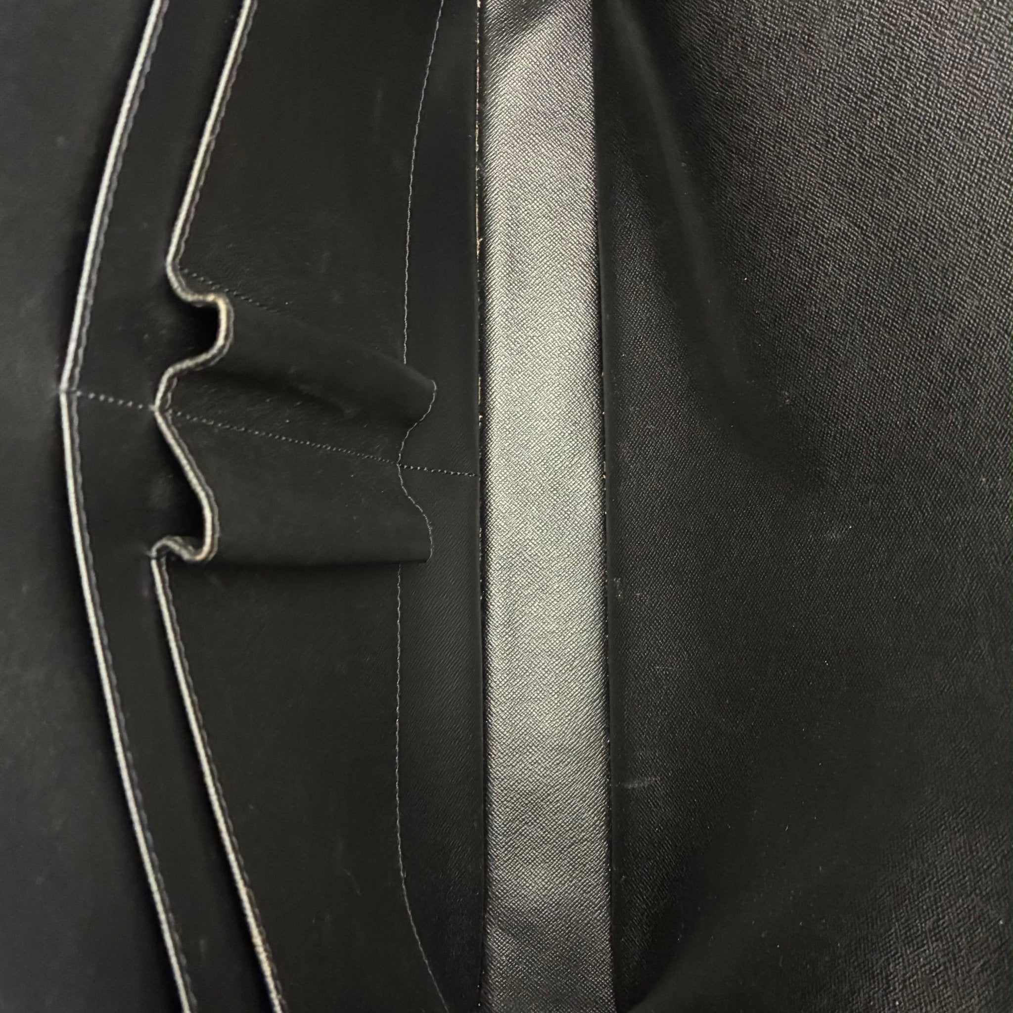 Louis Vuitton Porte Documents Voyage Epi
