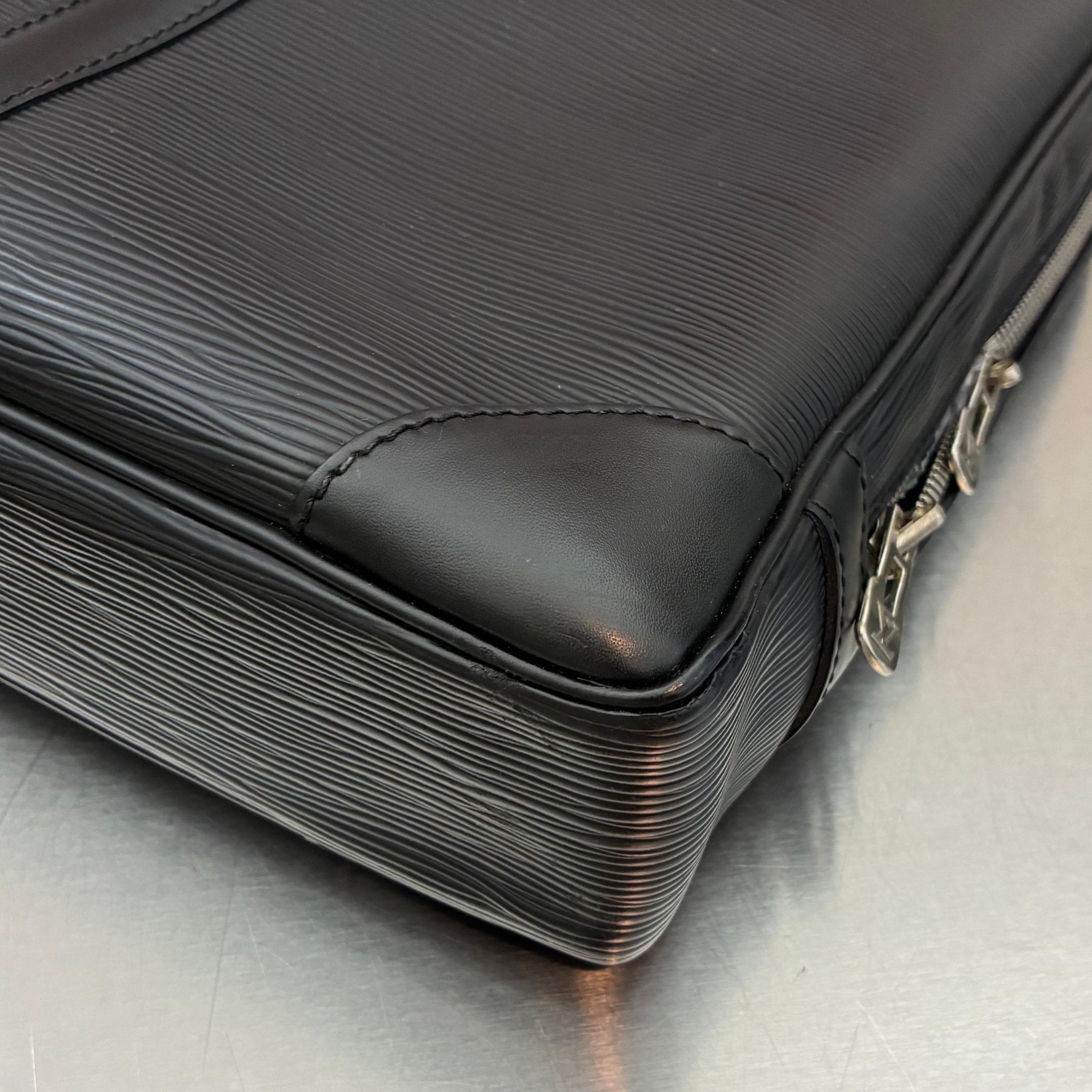 Louis Vuitton Porte Documents Voyage Epi