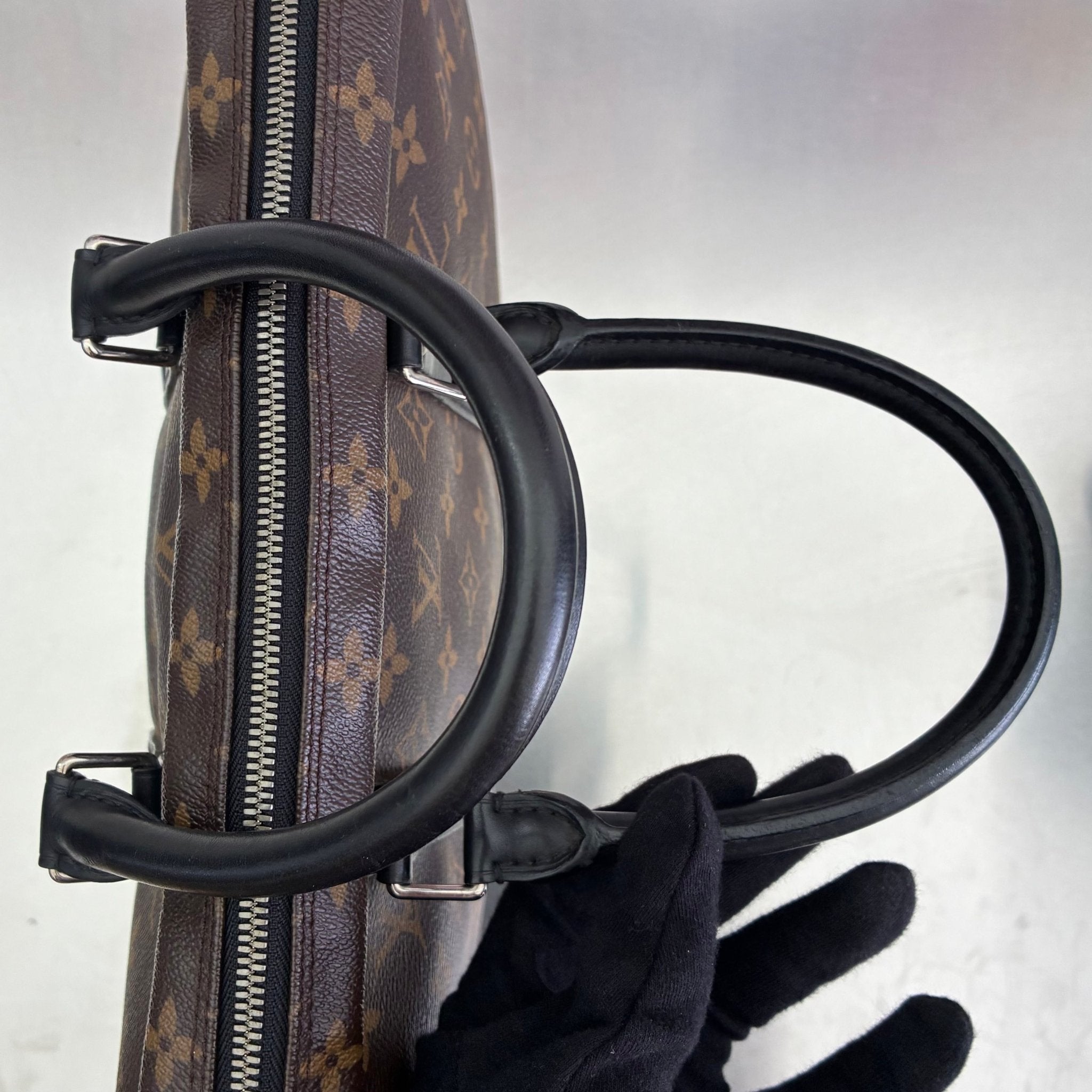 Louis Vuitton Porte Documents Voyage Macassar