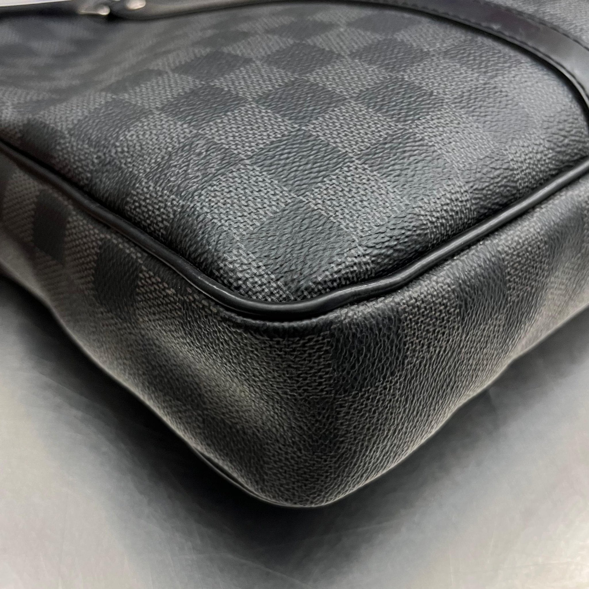 Louis Vuitton Porte Documents Voyage PM