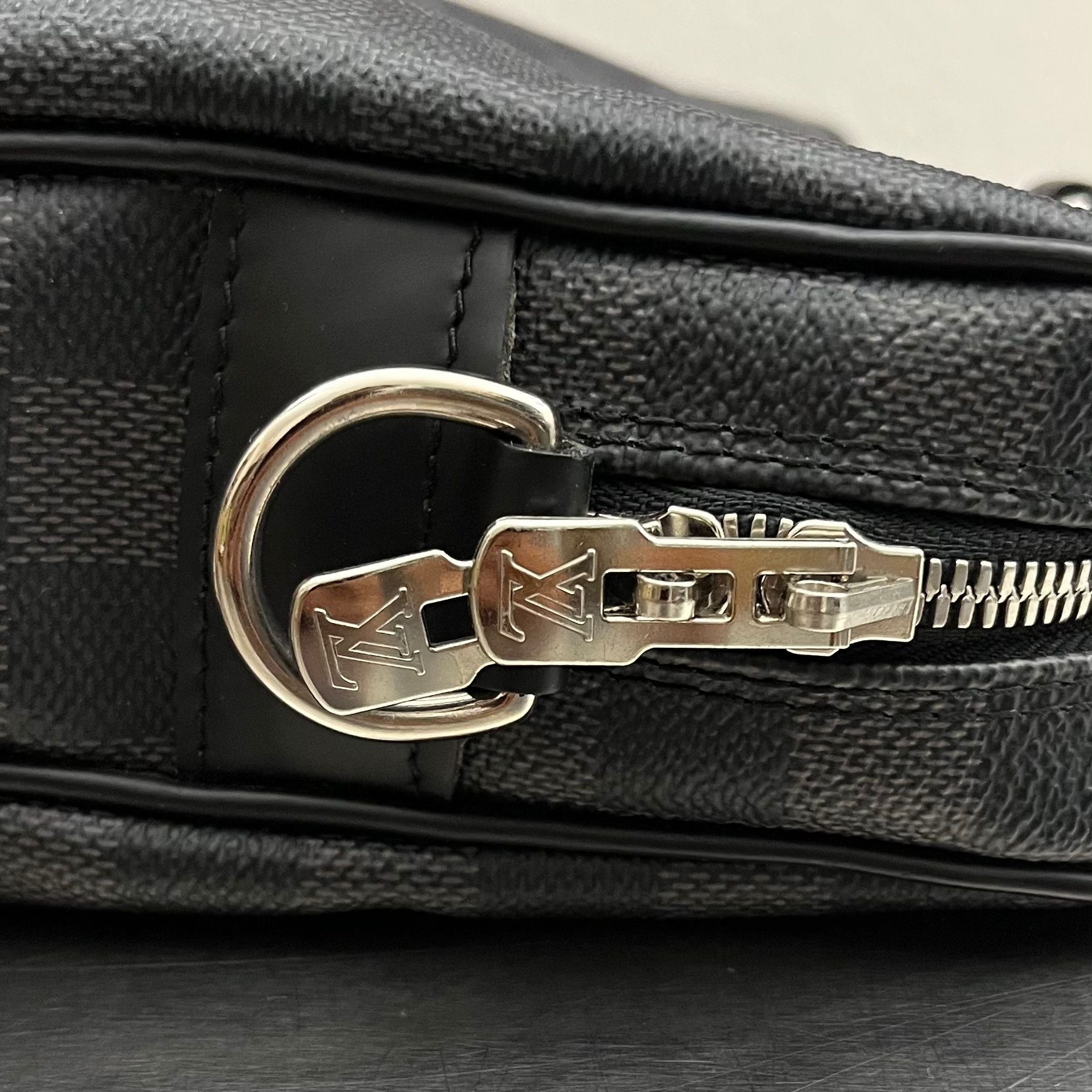 Louis Vuitton Porte Documents Voyage PM