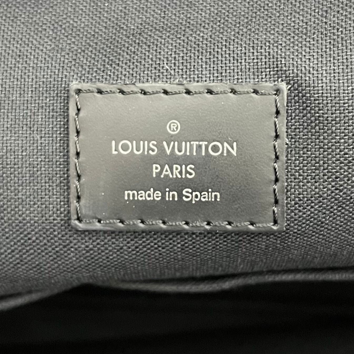 Louis Vuitton Porte Documents Voyage PM