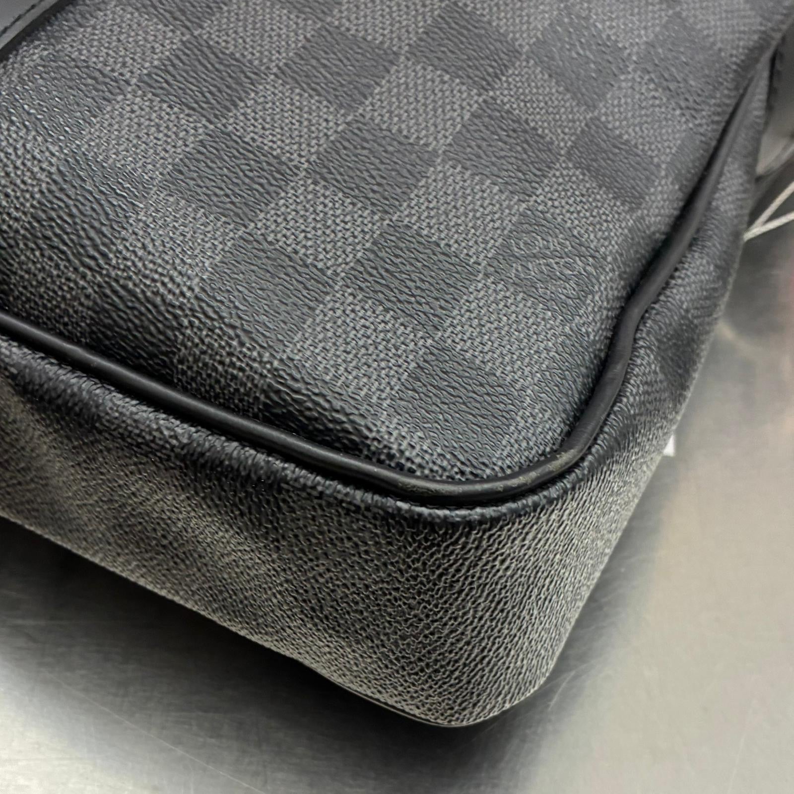 Louis Vuitton Porte Documents Voyage PM Damier