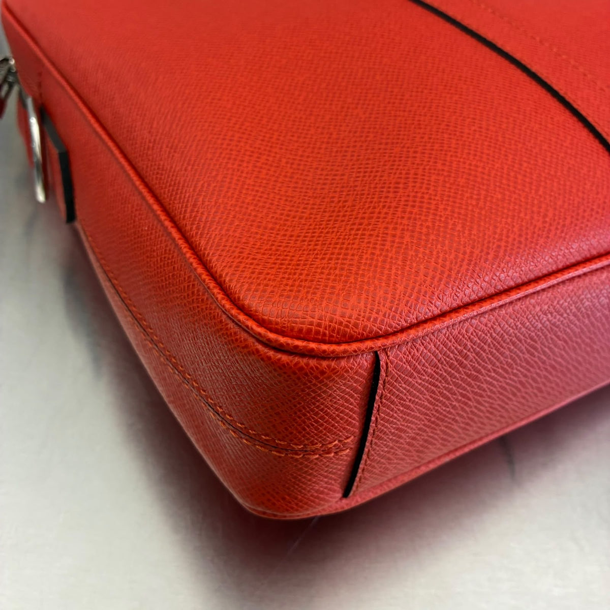 Louis Vuitton Porte Documents Voyage Taiga