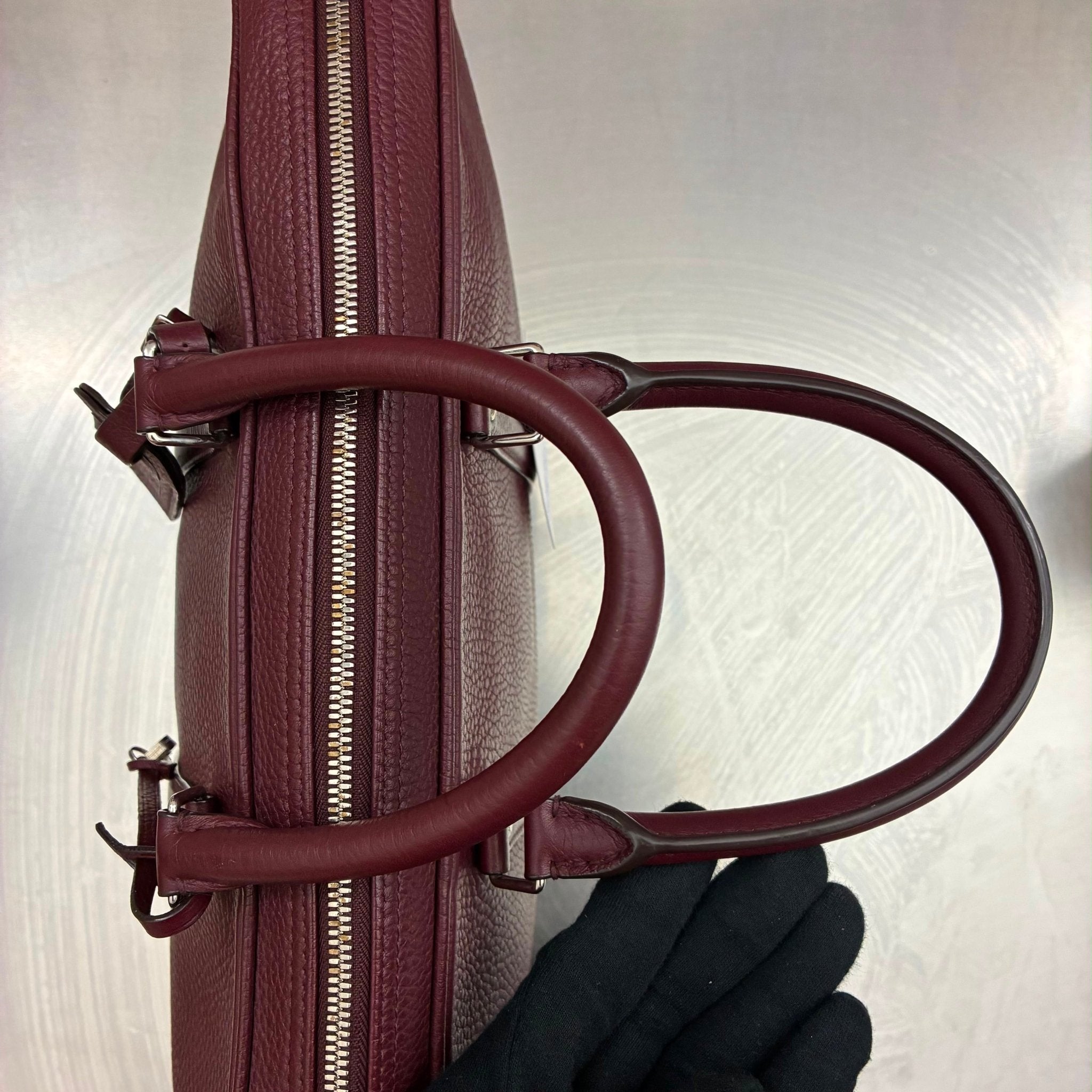 Louis Vuitton Porte Documents Voyage Taurillon Leder