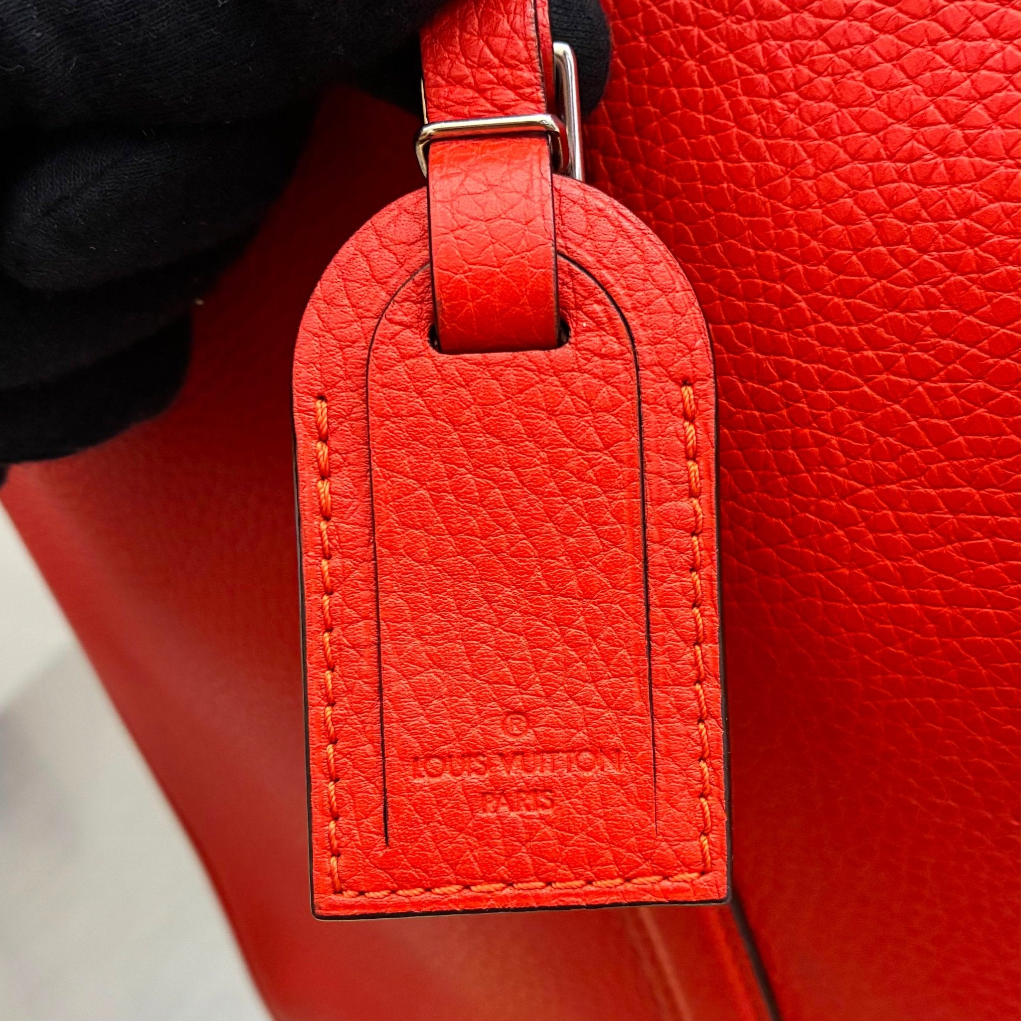 Louis Vuitton Porte Documents Voyage Taurillon Leder