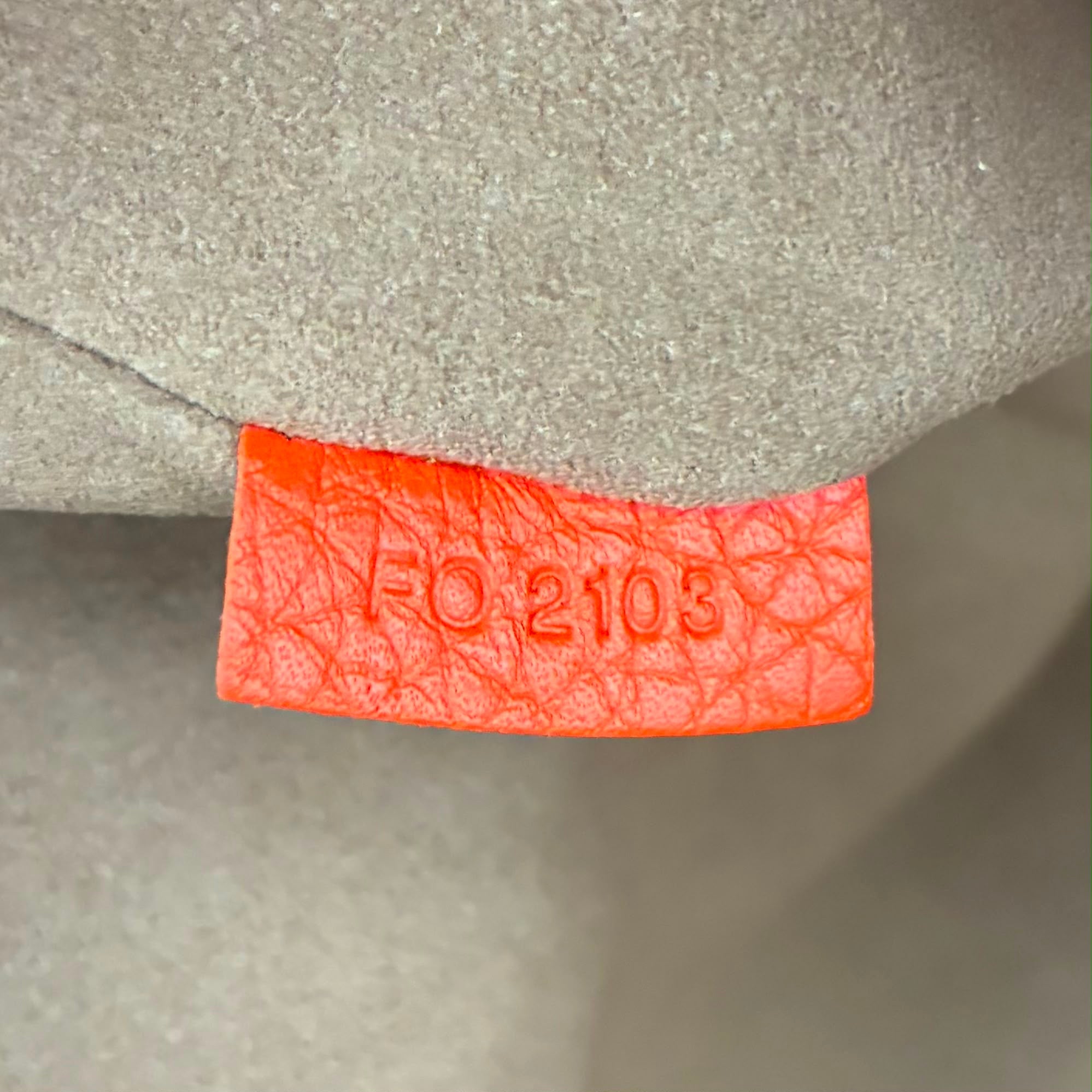 Louis Vuitton Porte Documents Voyage Taurillon Leder