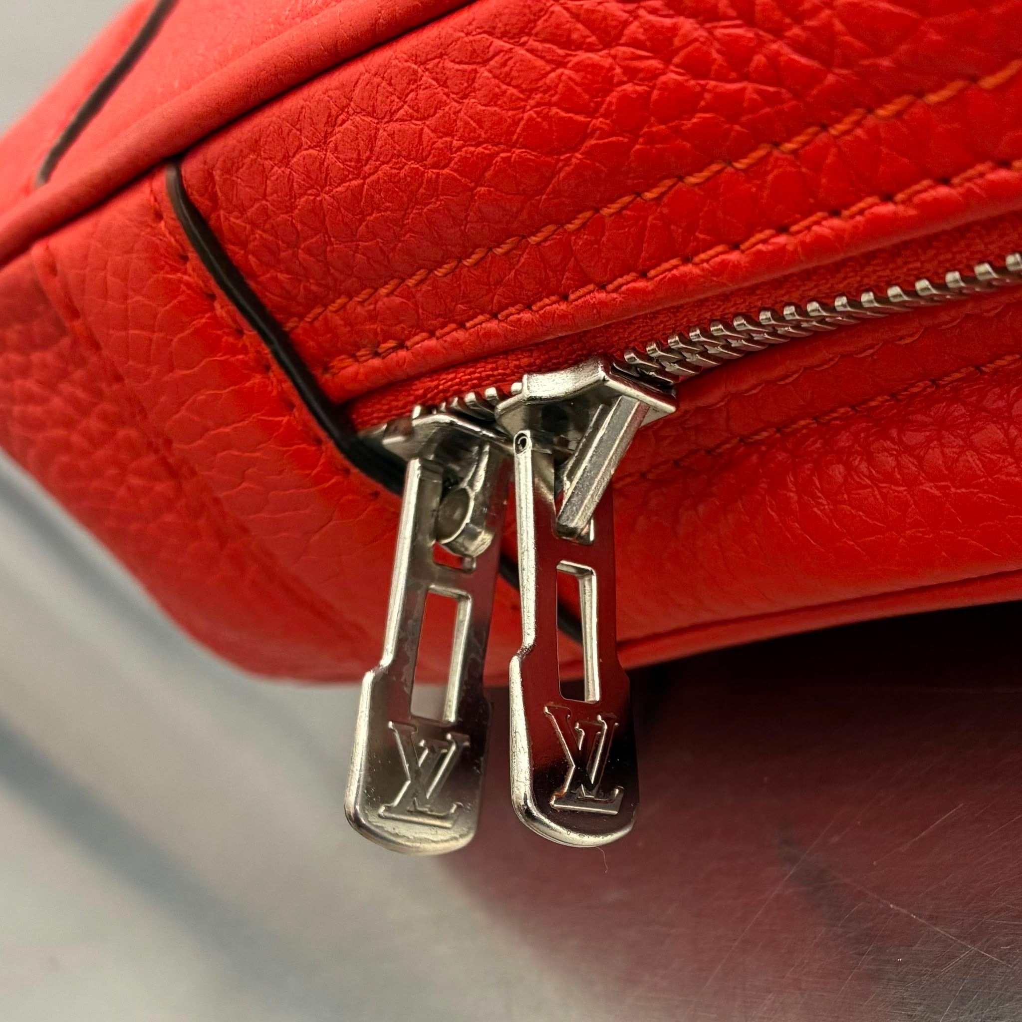 Louis Vuitton Porte Documents Voyage Taurillon Leder