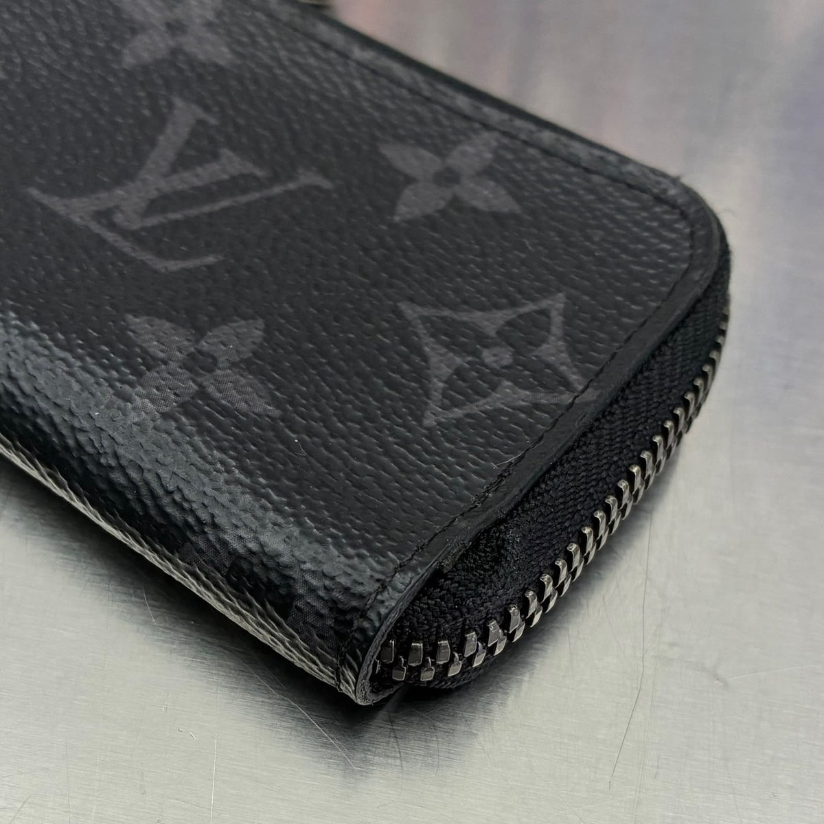 Louis Vuitton Porte Monnaie Jour Monogram Eclipse