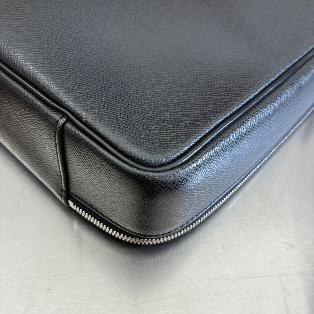 Louis Vuitton Porte Ordinateur Odessa Taiga