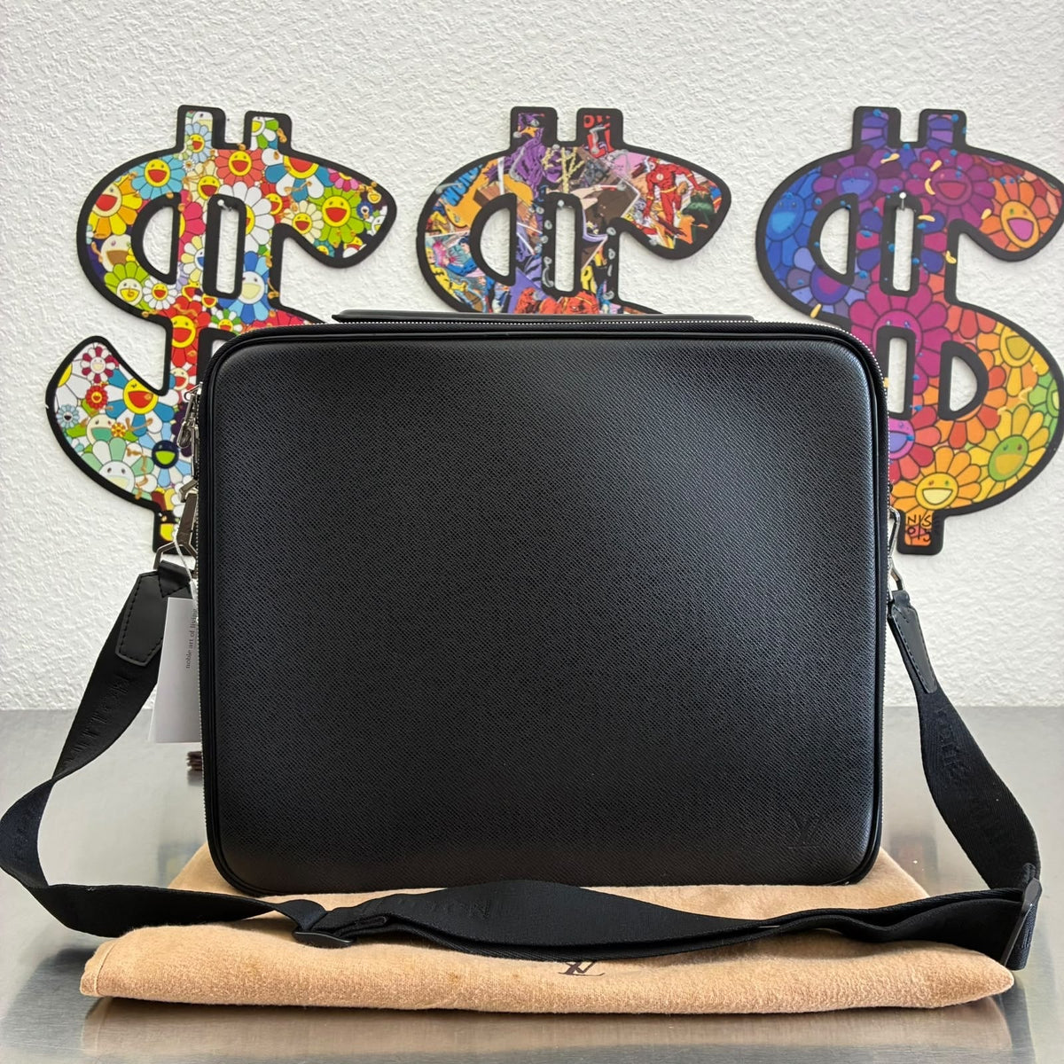 Louis Vuitton Porte Ordinateur Odessa Taiga