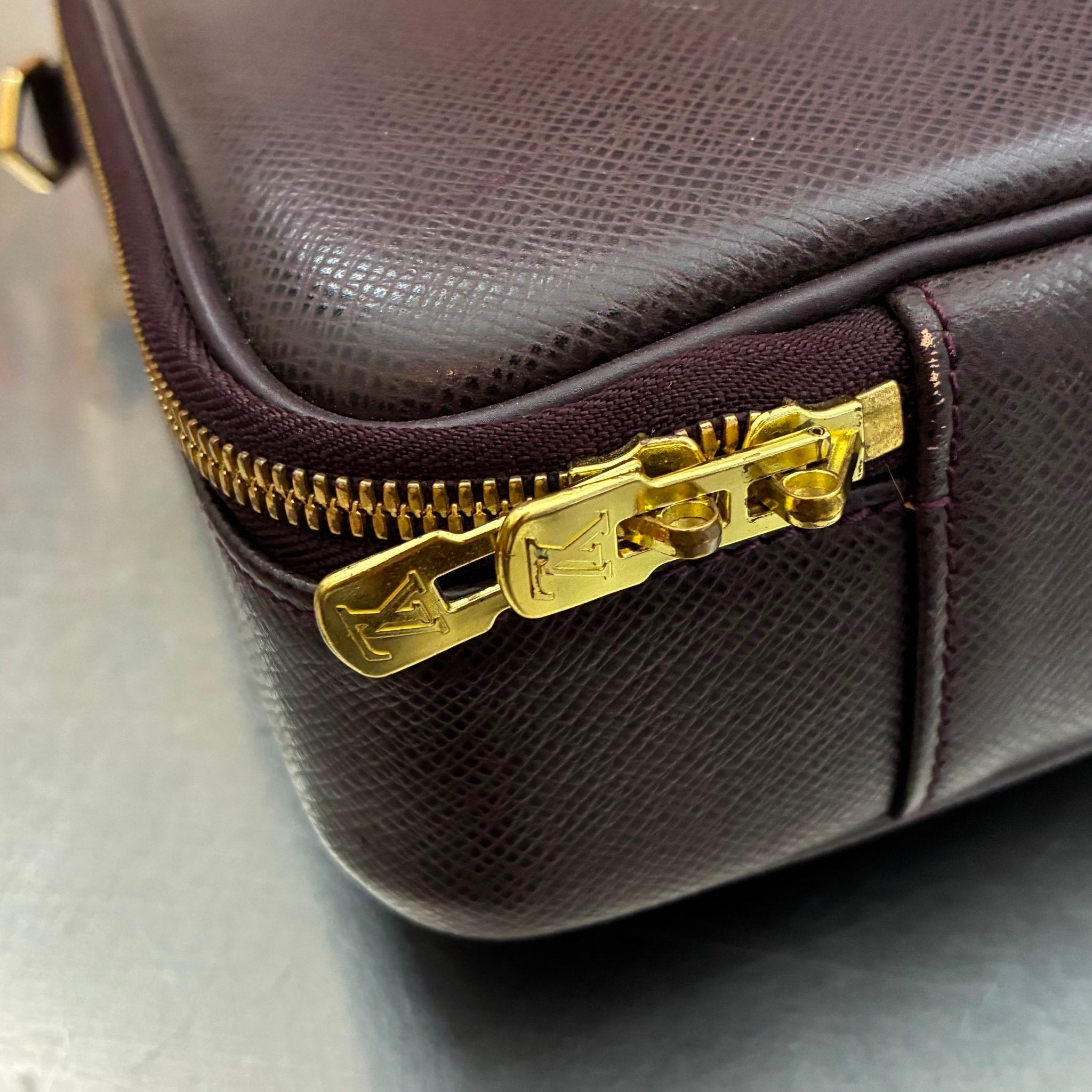 Louis Vuitton Porte Ordinateur Taiga