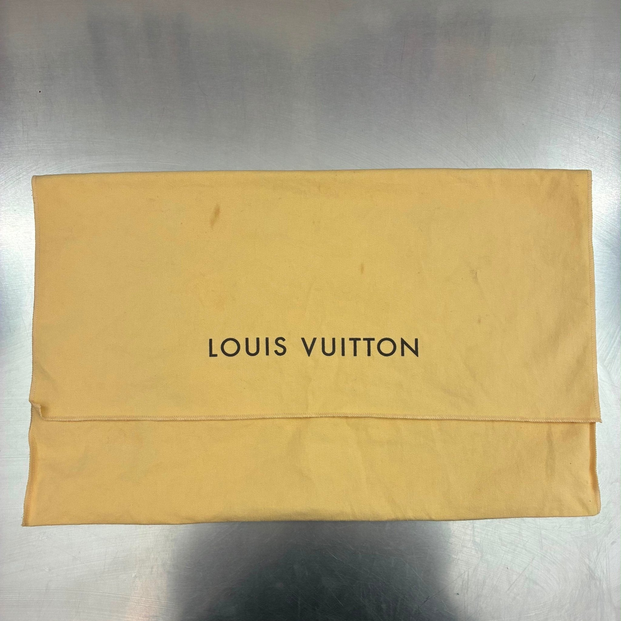 Louis Vuitton Porte Ordinateur Taiga