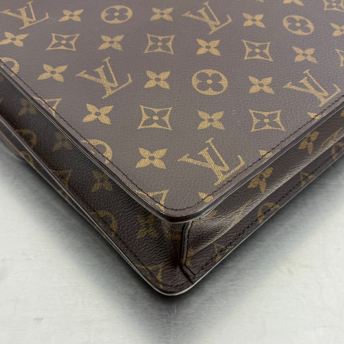Louis Vuitton Robusto I Monogram