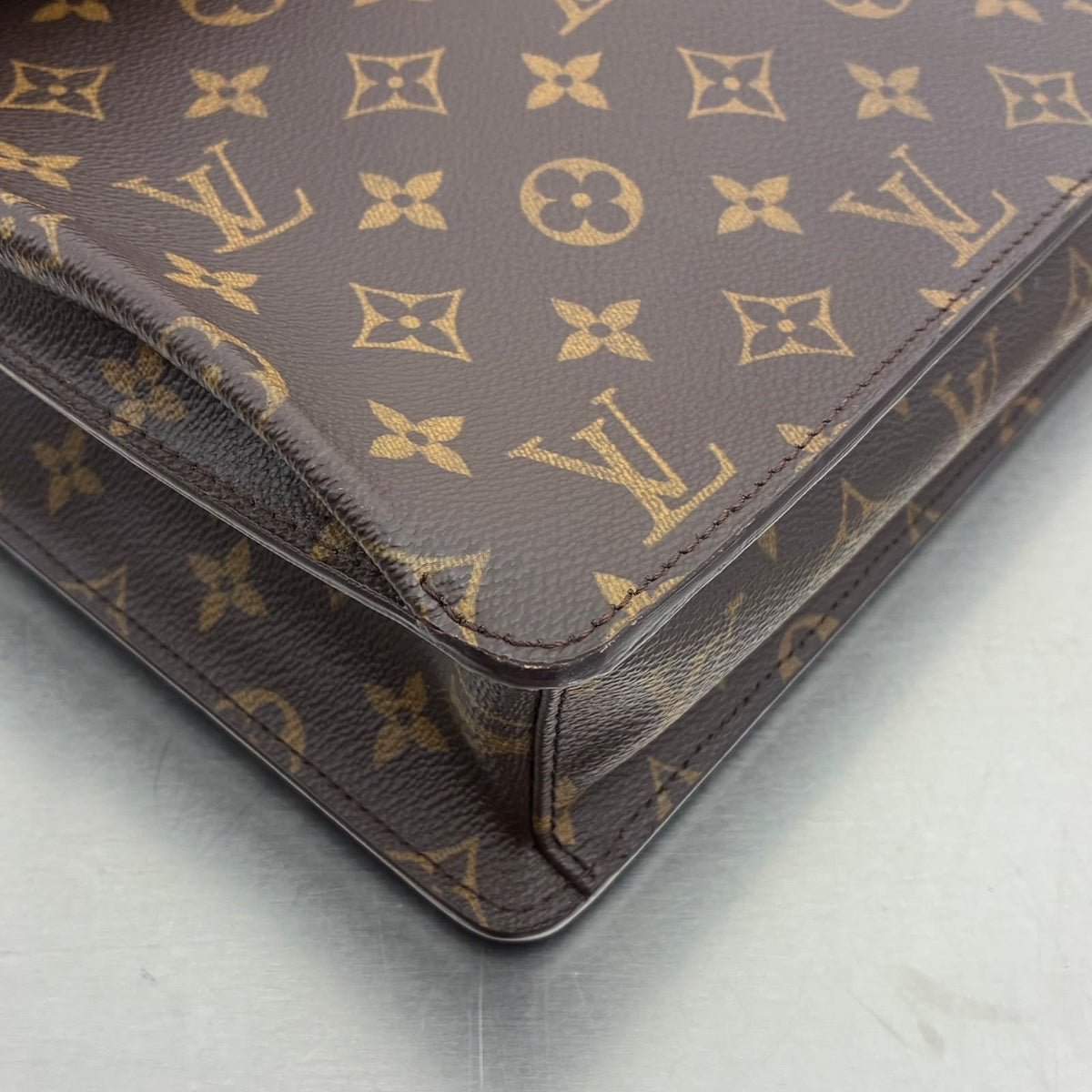 Louis Vuitton Robusto I Monogram