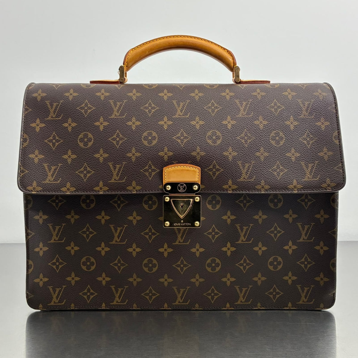 Louis Vuitton Robusto I Monogram