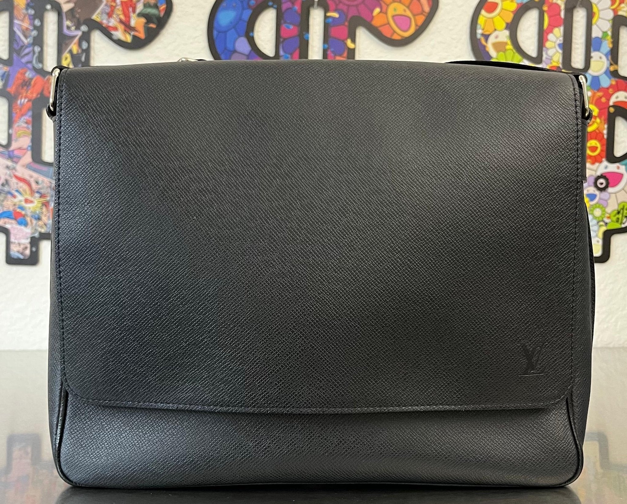 Louis Vuitton Roman MM Taiga Messenger