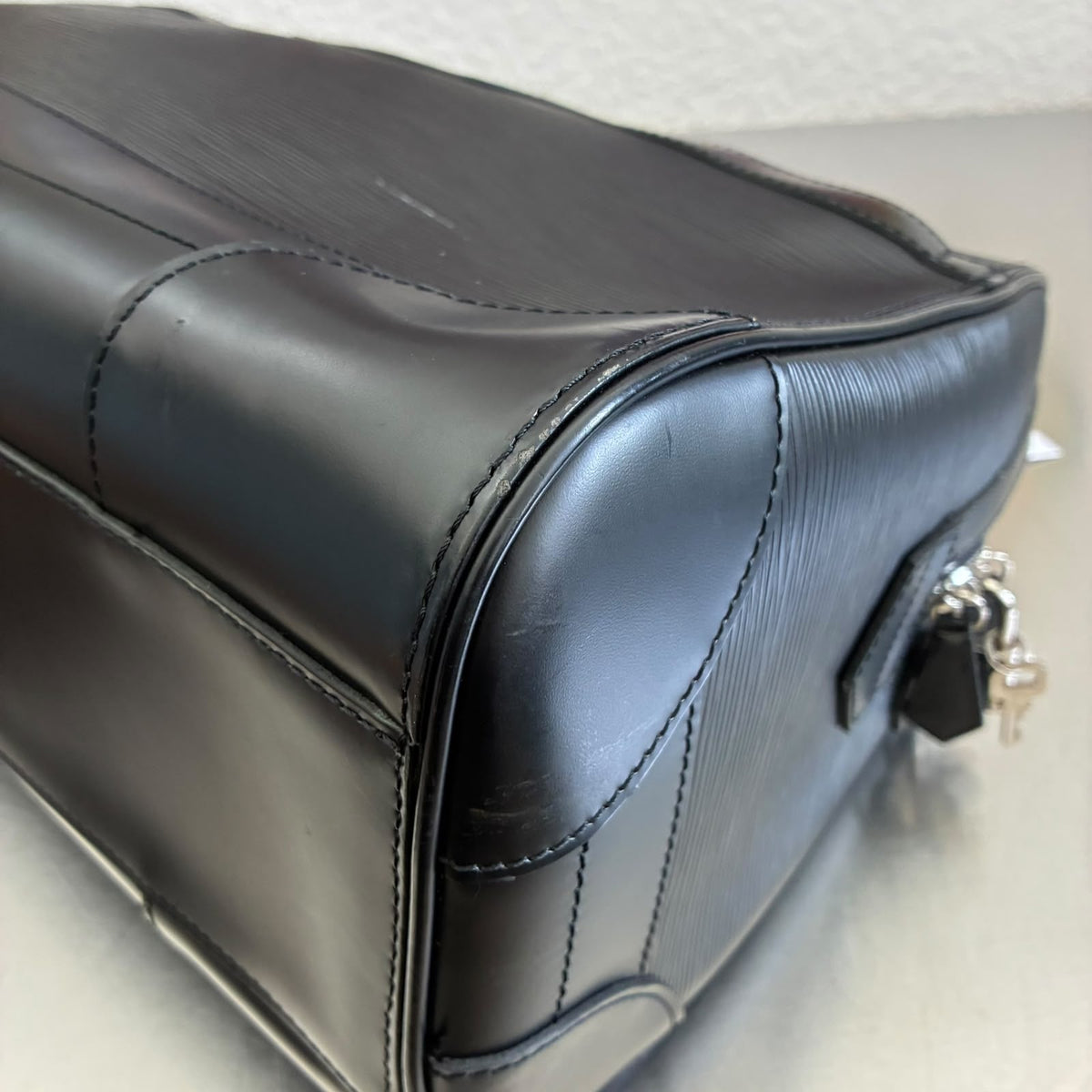 Louis Vuitton Sac de Ville Bourget Epi