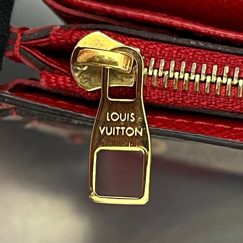 Louis Vuitton Sarah Retiro