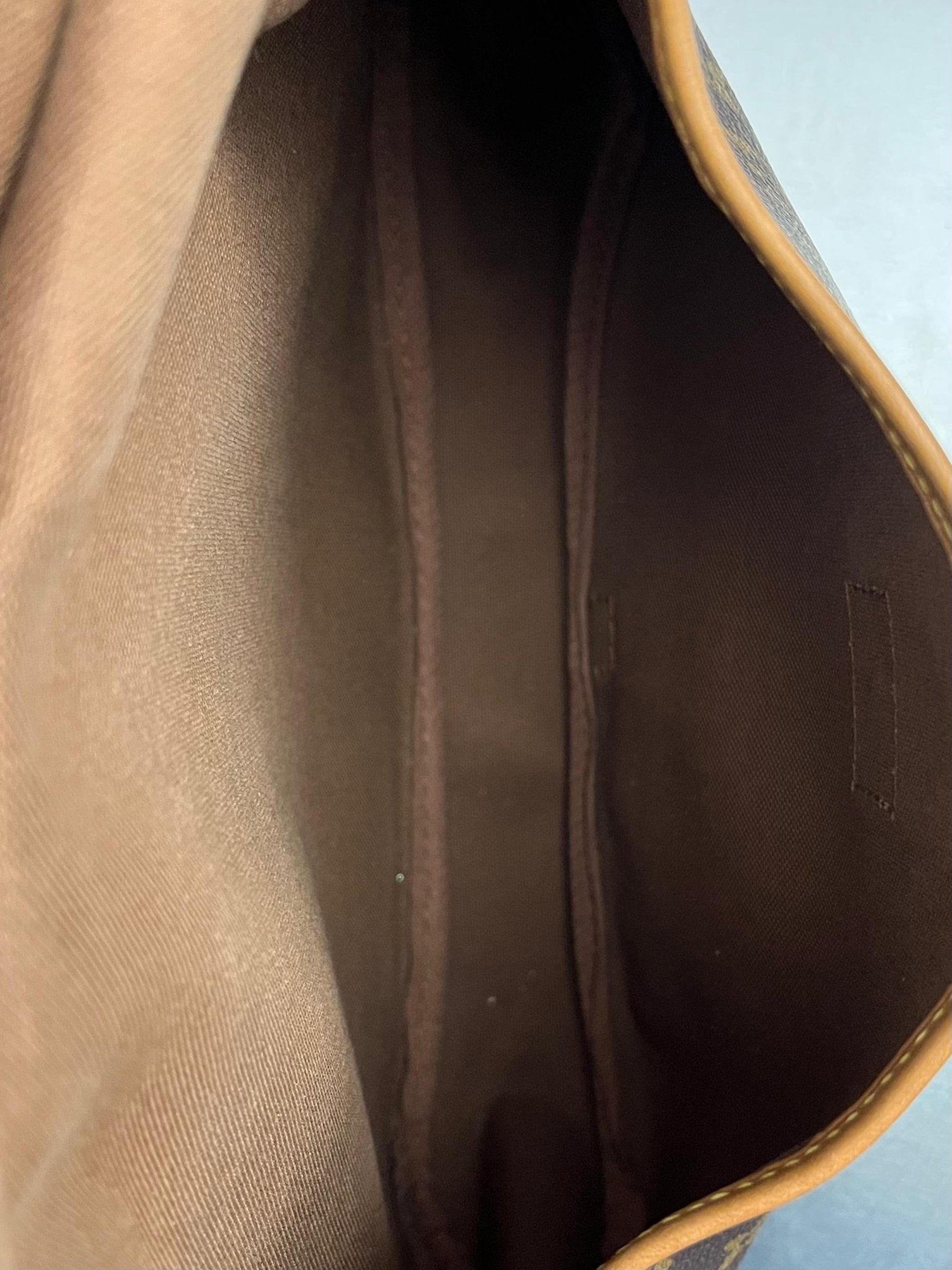 Louis Vuitton Saumur 30