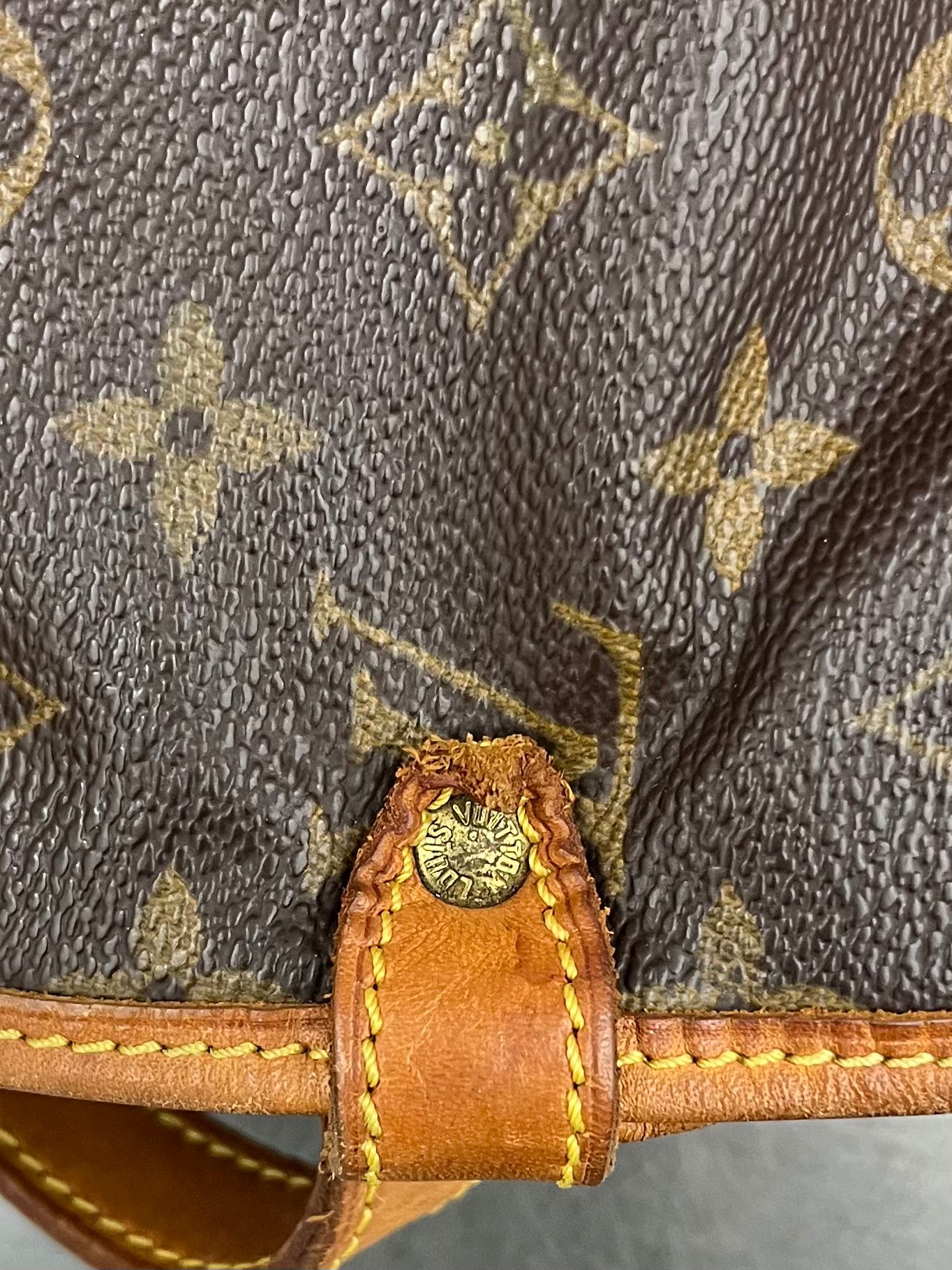 Louis Vuitton Saumur 30